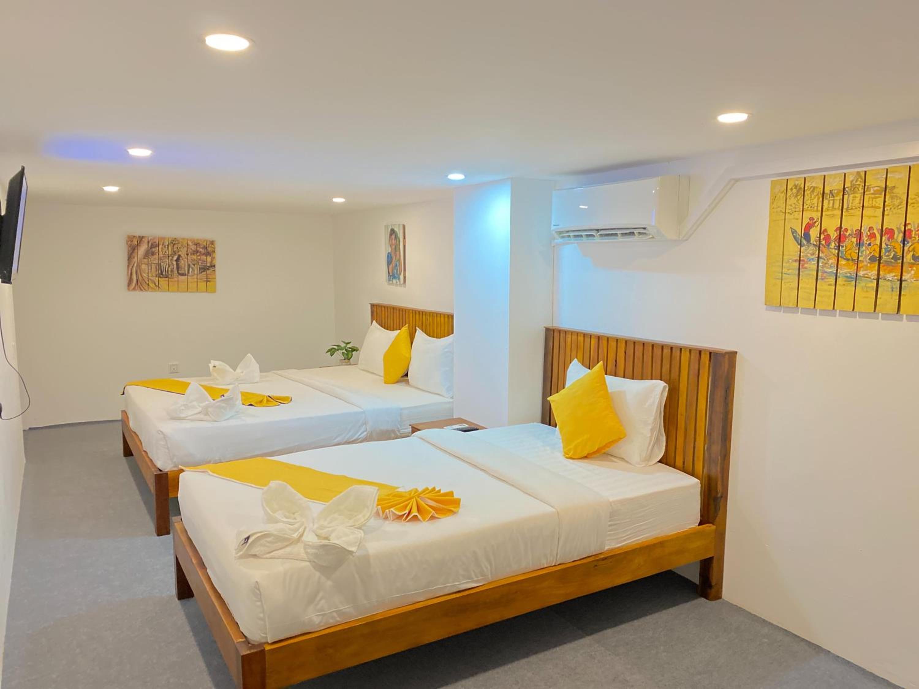 Basic Triple Room with Shared Bathroom photo 3