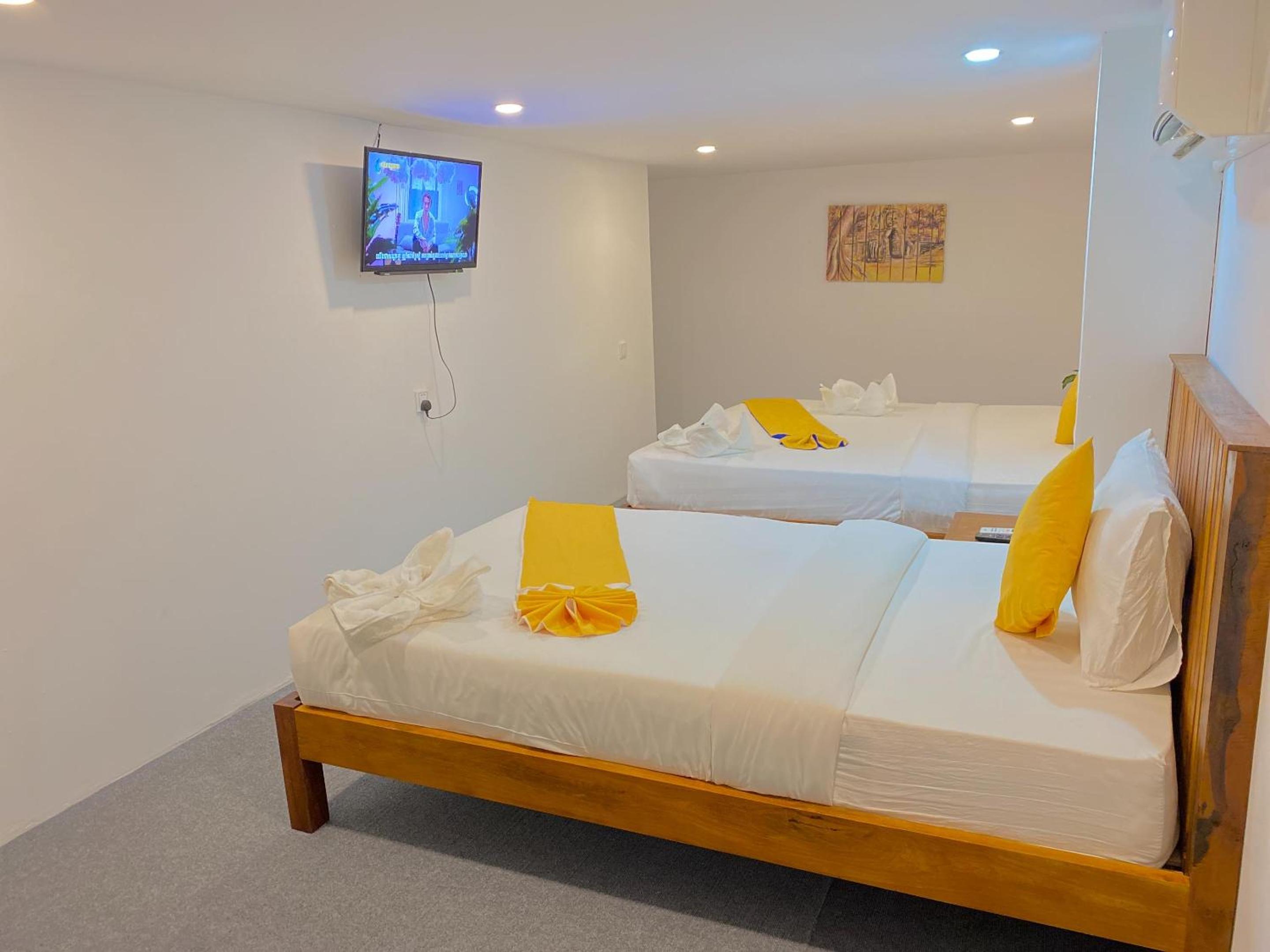 Basic Triple Room with Shared Bathroom photo 1