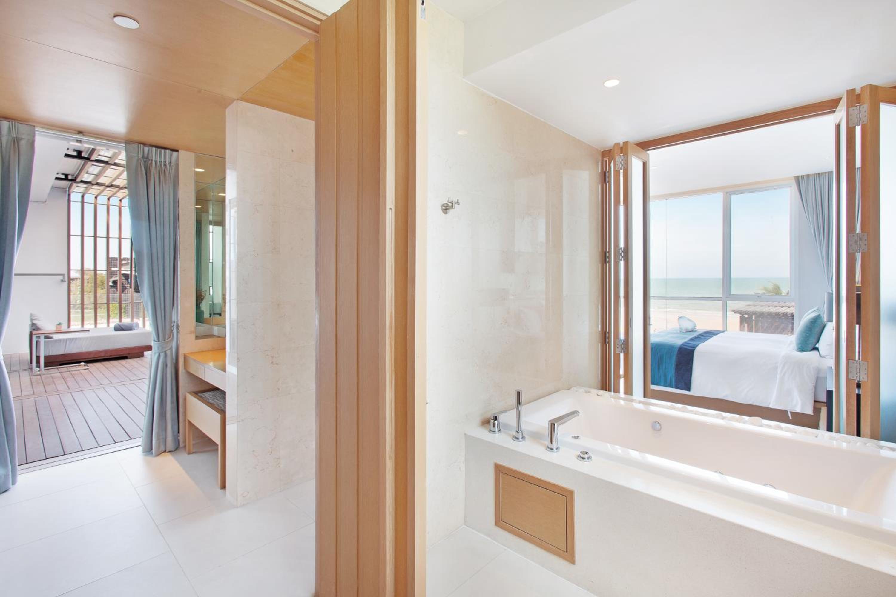 One-Bedroom Sea View Suite Private Pool photo 2