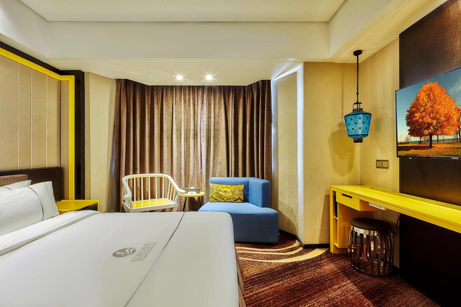 Business Queen Room