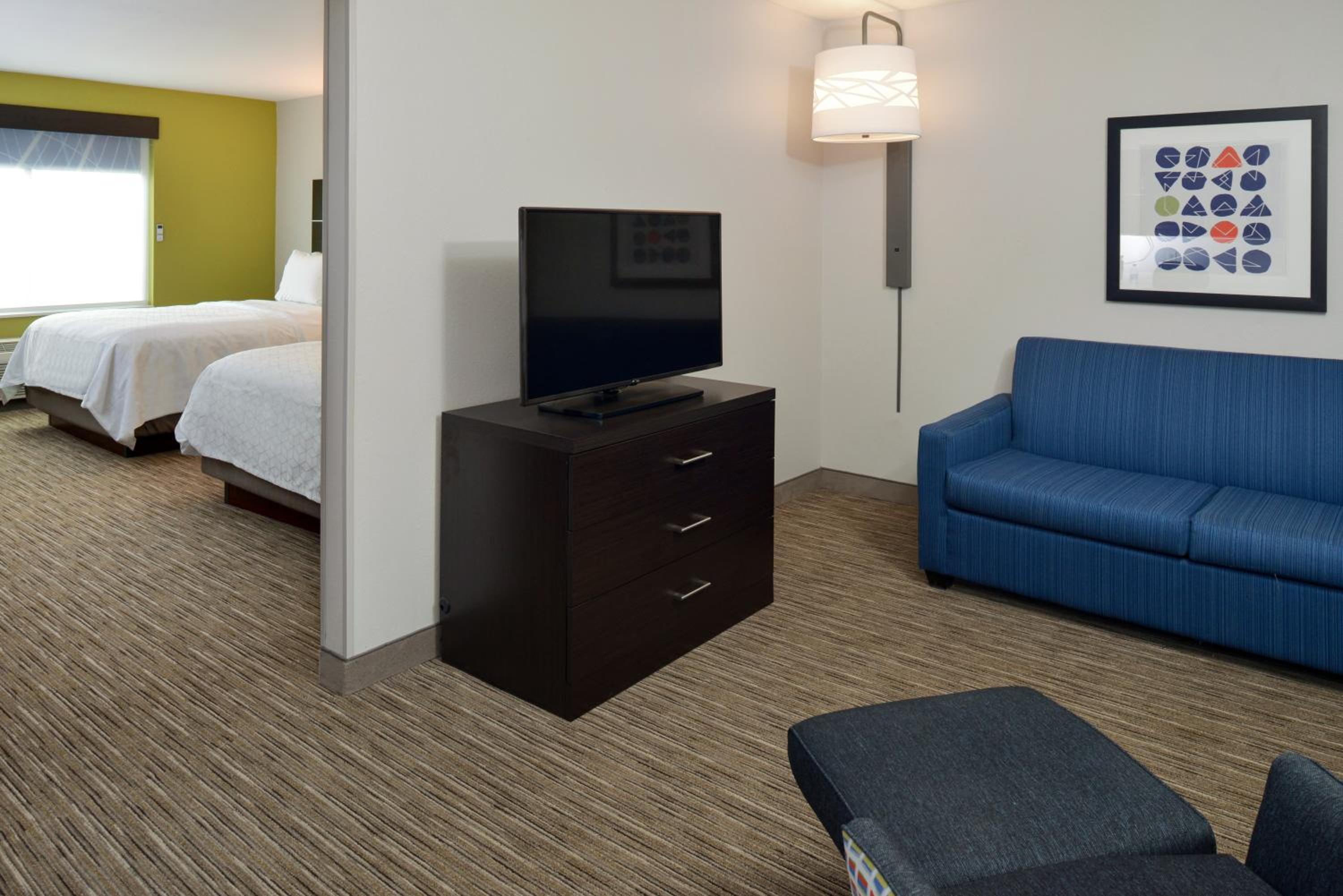 Suite with Two Queen Beds - Photo 2