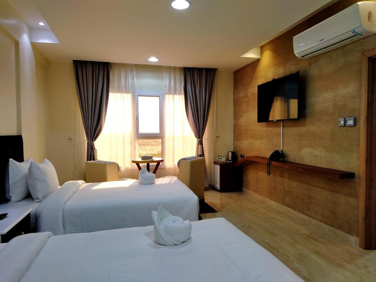 Deluxe Twin Room with Sea View - Photo 1
