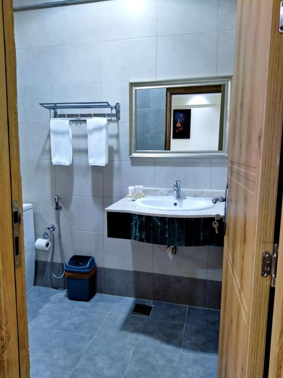 Deluxe Twin Room with Sea View - Photo 5