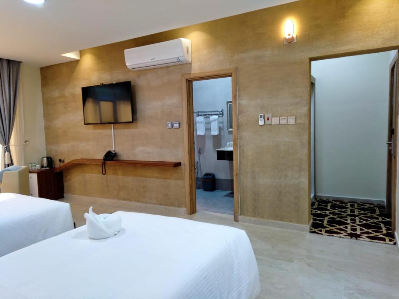 Deluxe Twin Room with Sea View - Photo 3