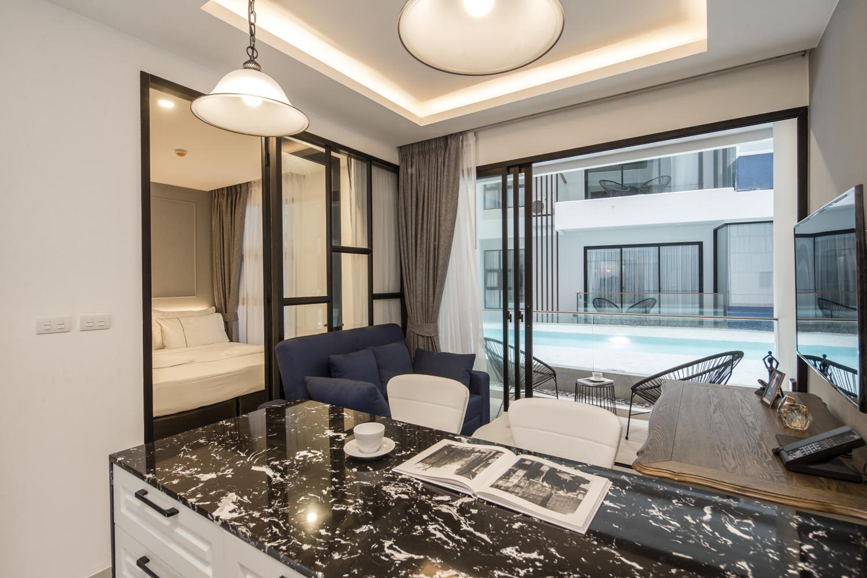 Deluxe Pool Access - Photo 12