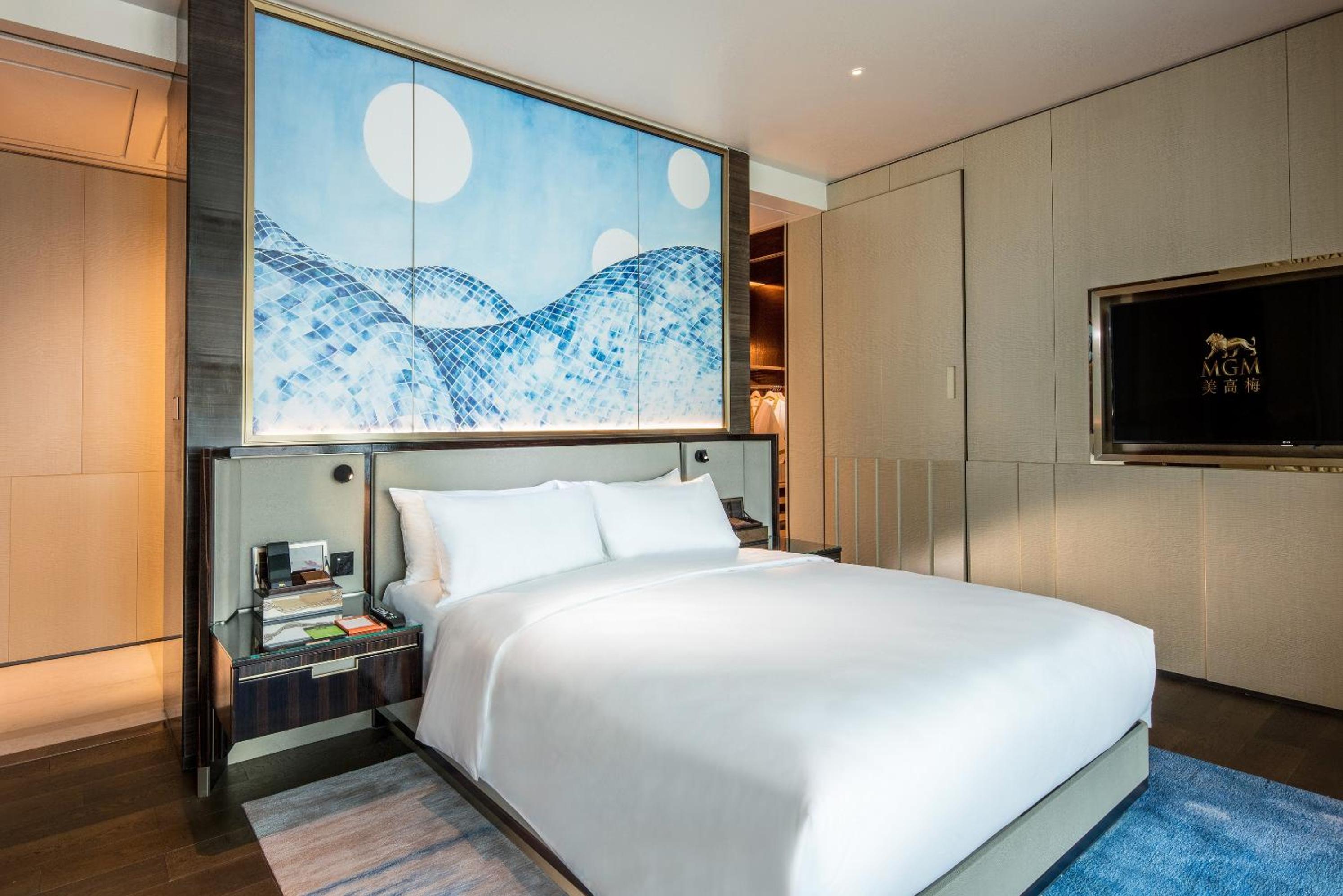 Skylofts King Room