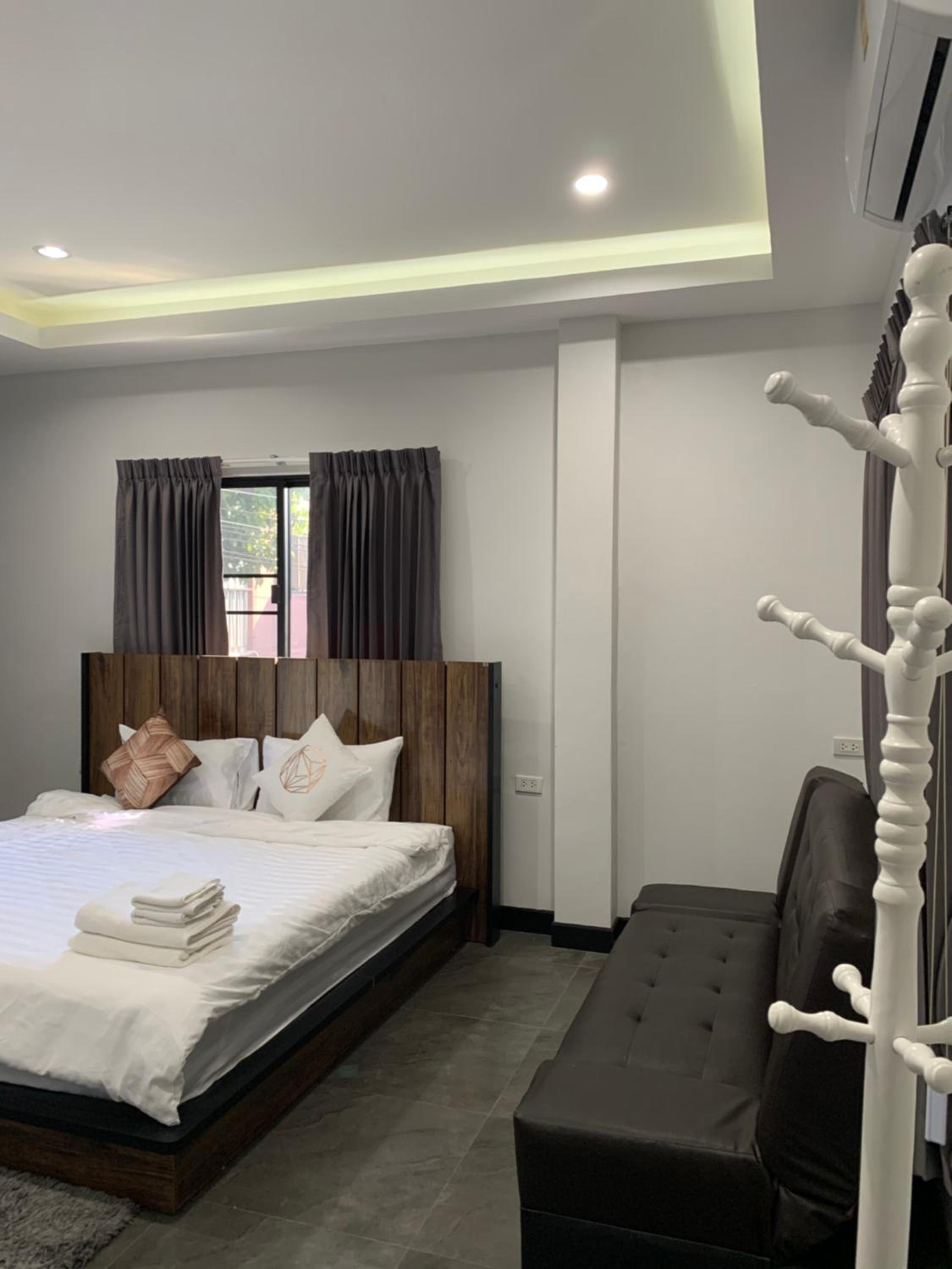 Double Room with Private Bathroom - Photo 7