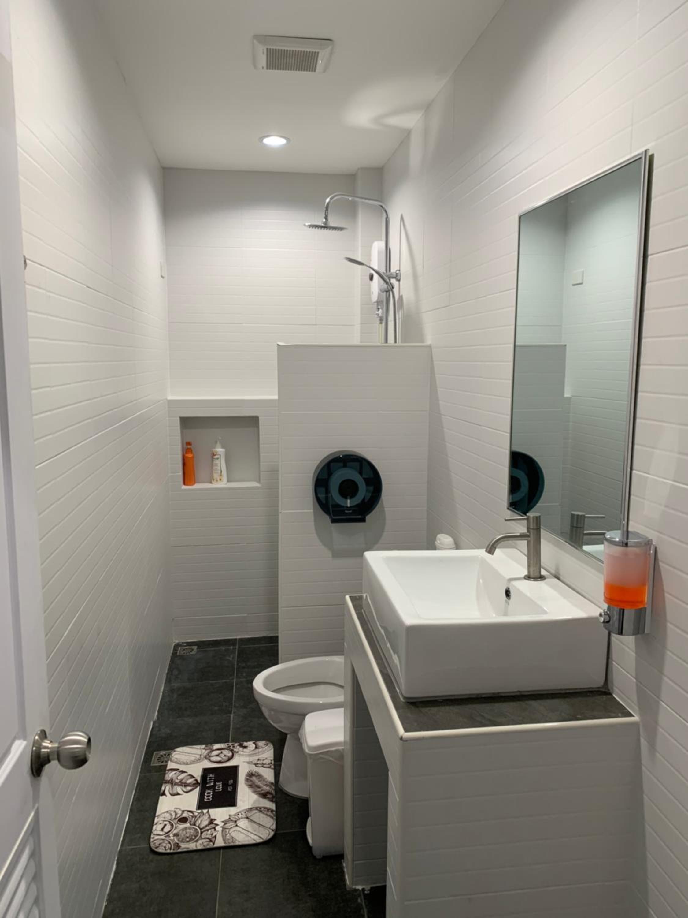 Double Room with Private Bathroom - Photo 2