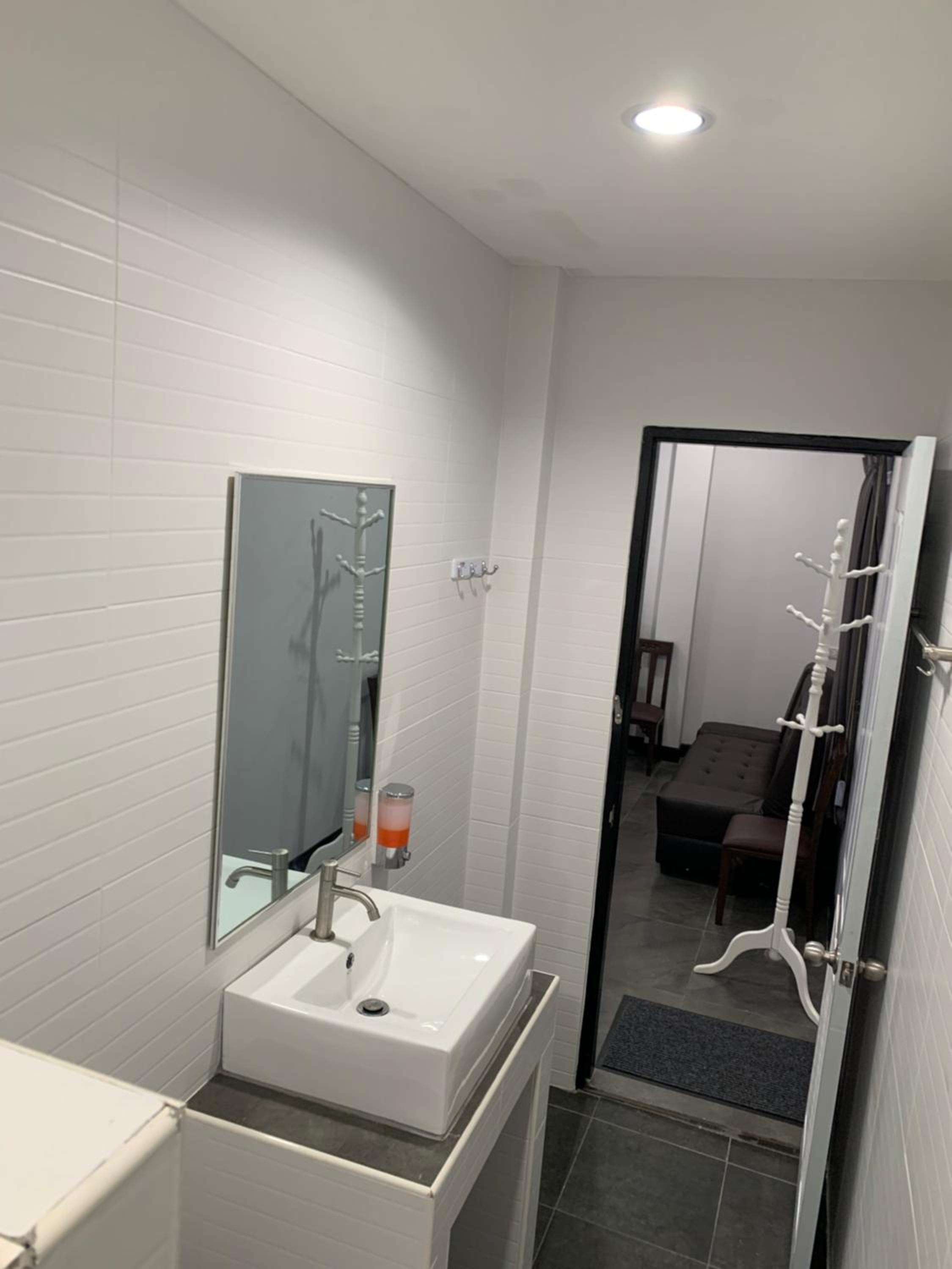 Double Room with Private Bathroom - Photo 4