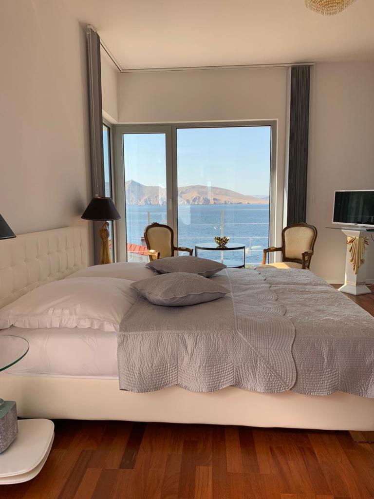 Apartment with View and Balcony
