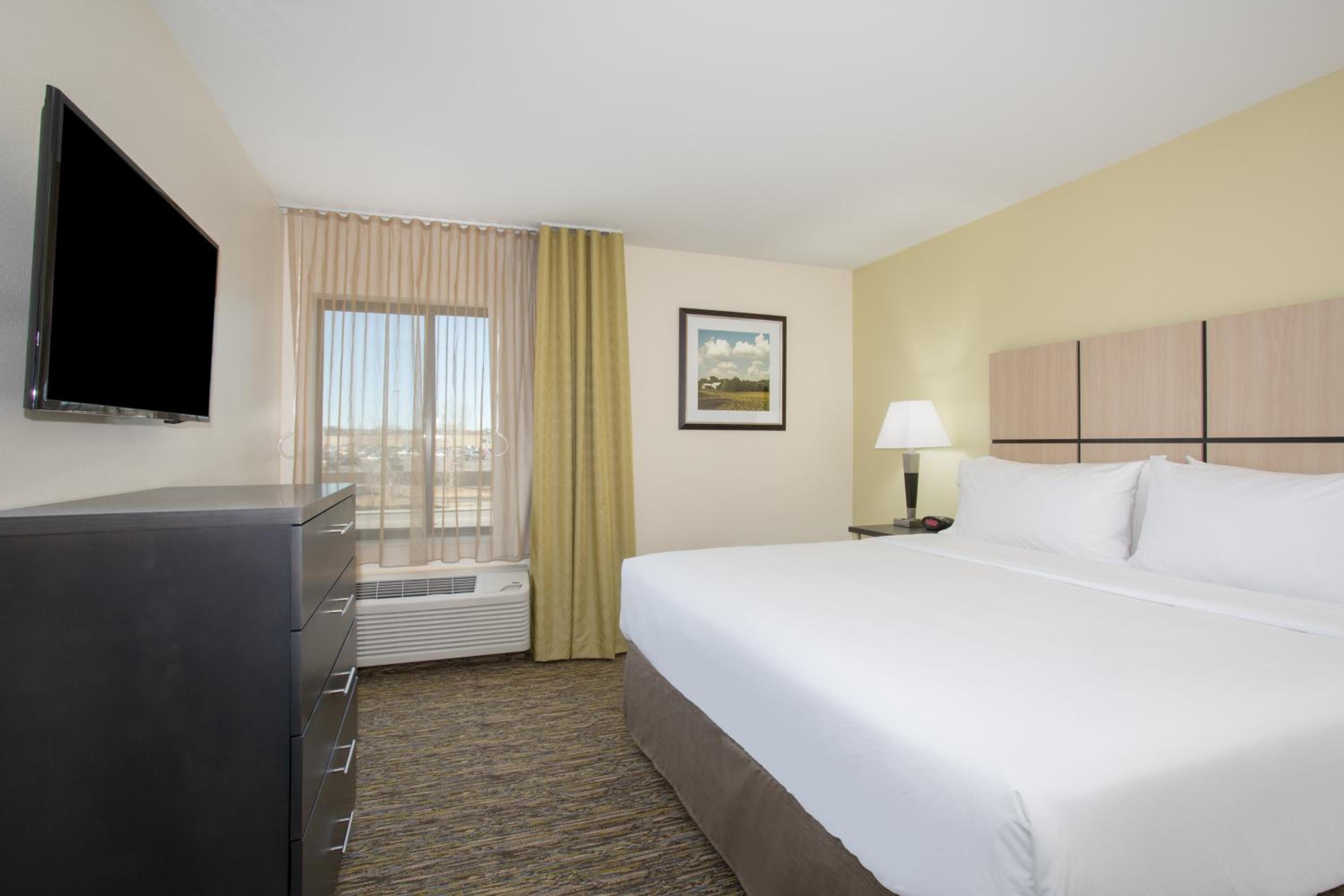 One-Bedroom King Suite - Communications Accessible photo 2