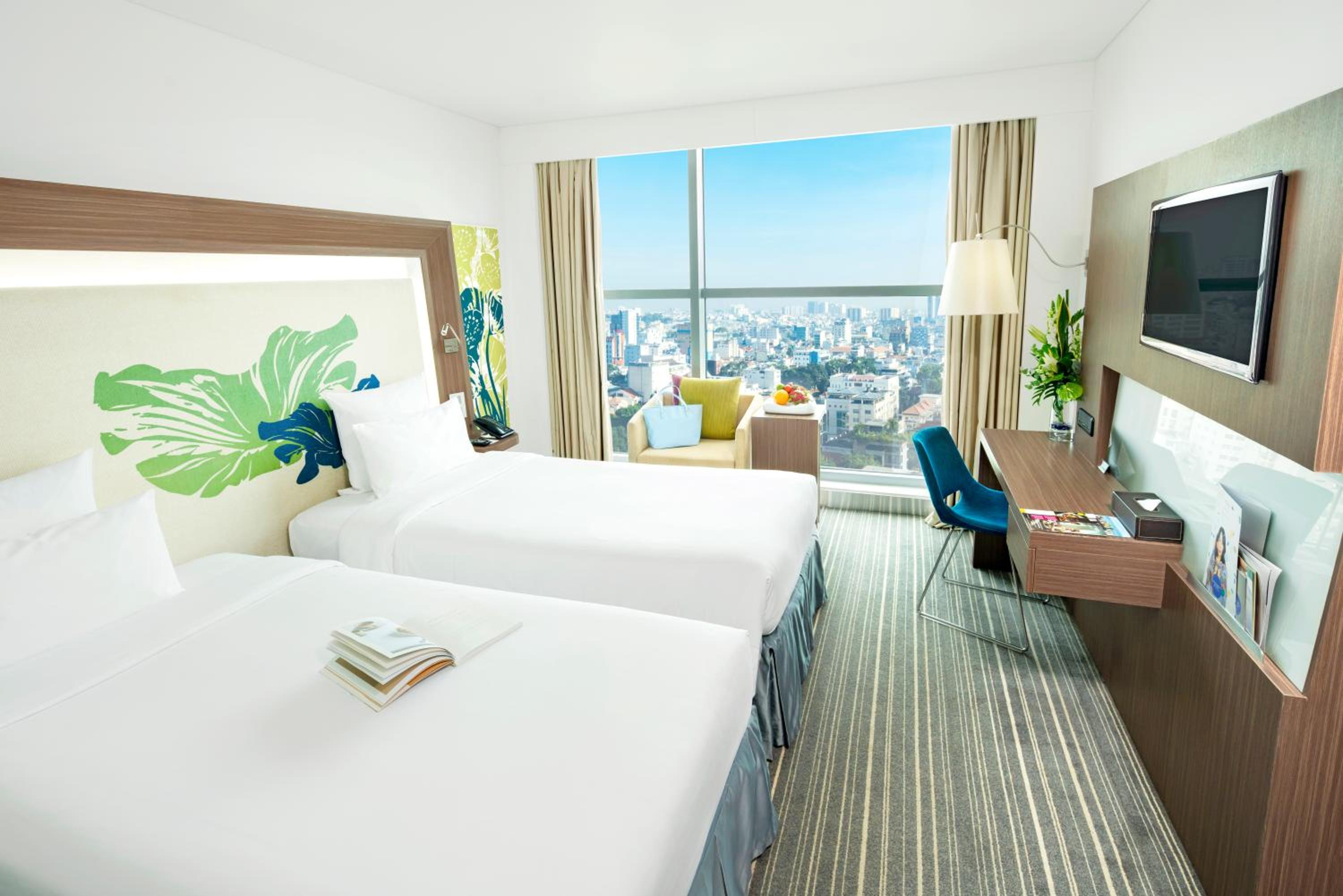 Executive Twin Room with Premier Lounge Access photo 2