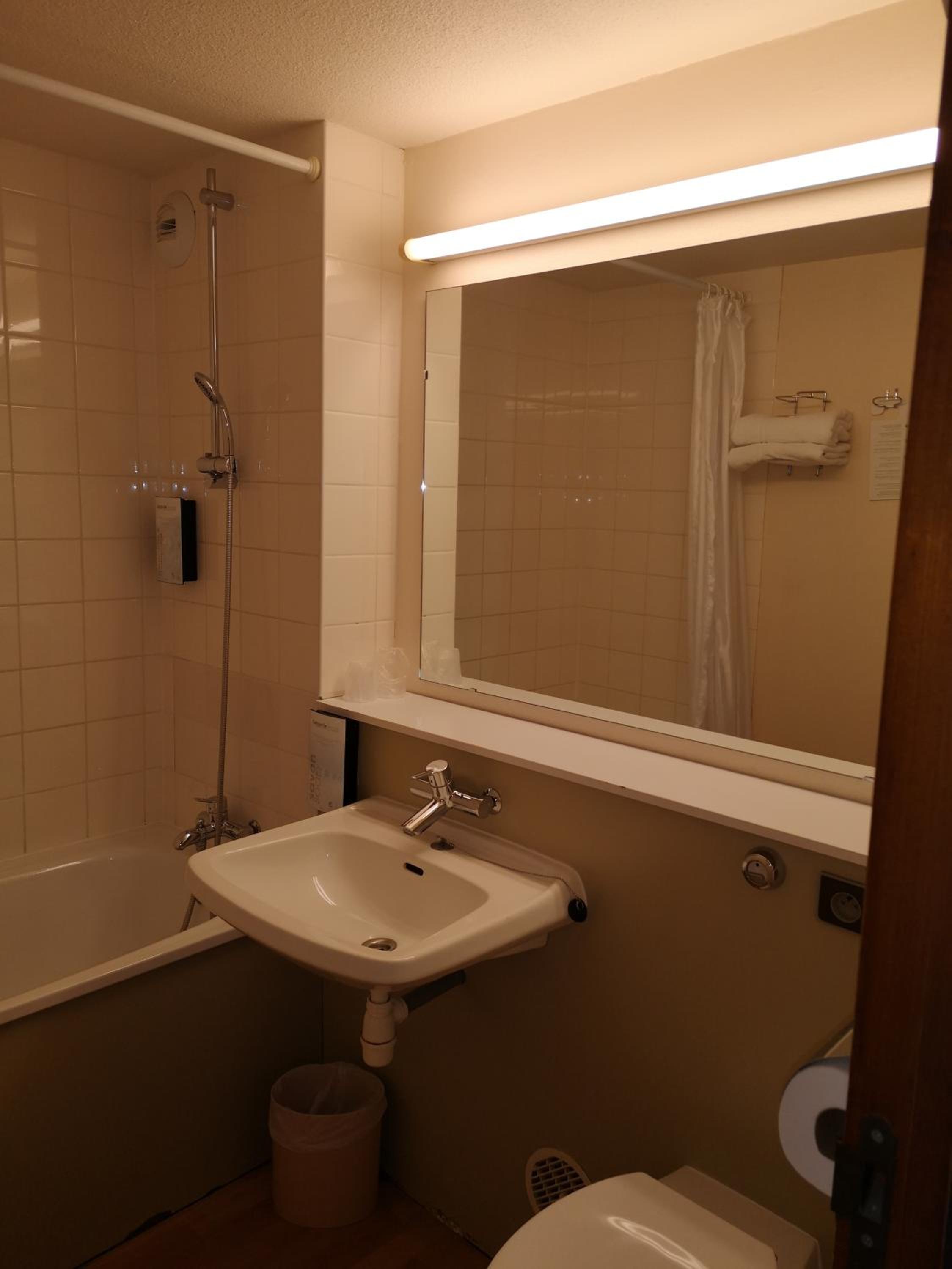 Standard Double Room - Photo 2