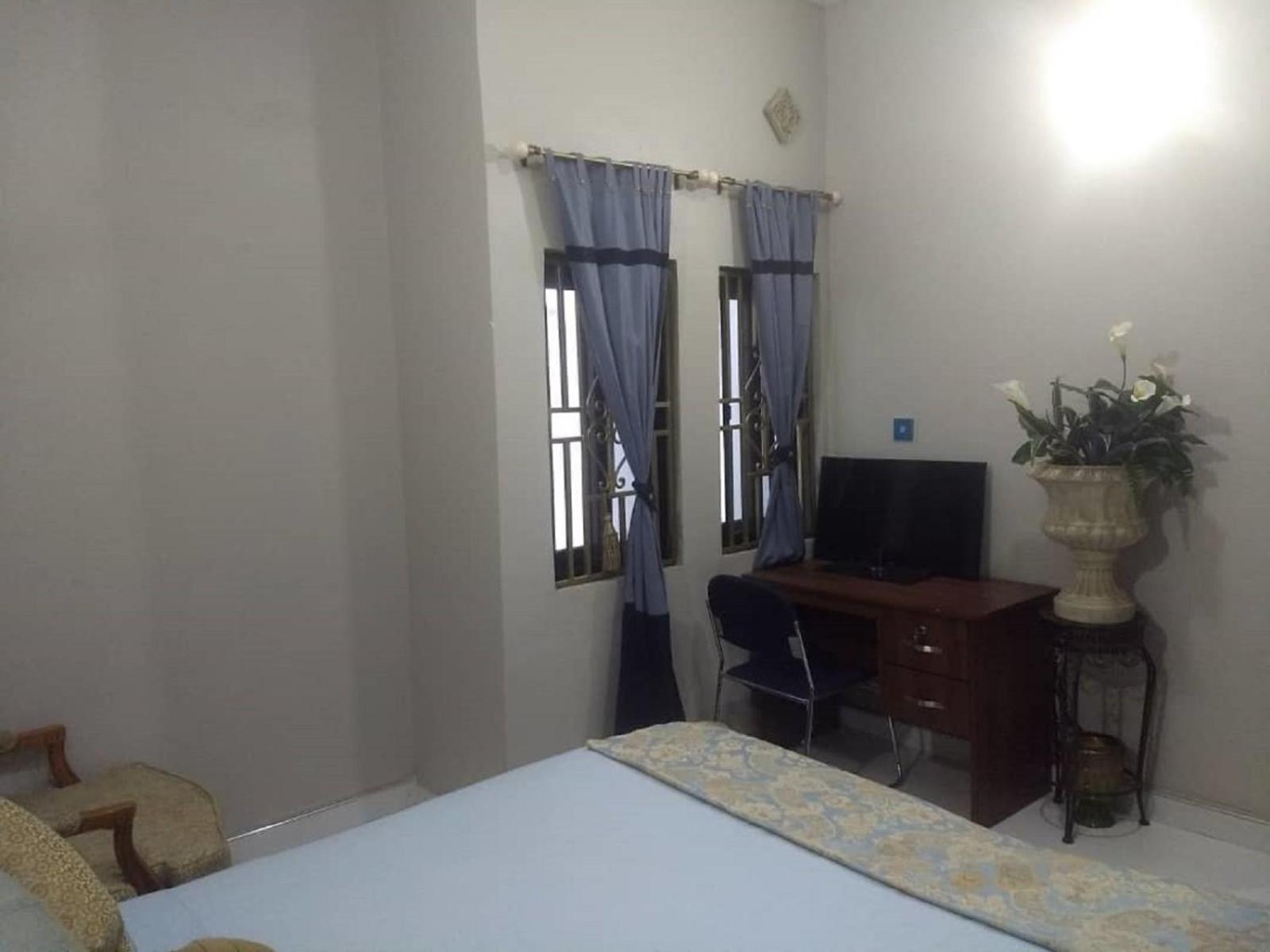 Standard King Room photo 2