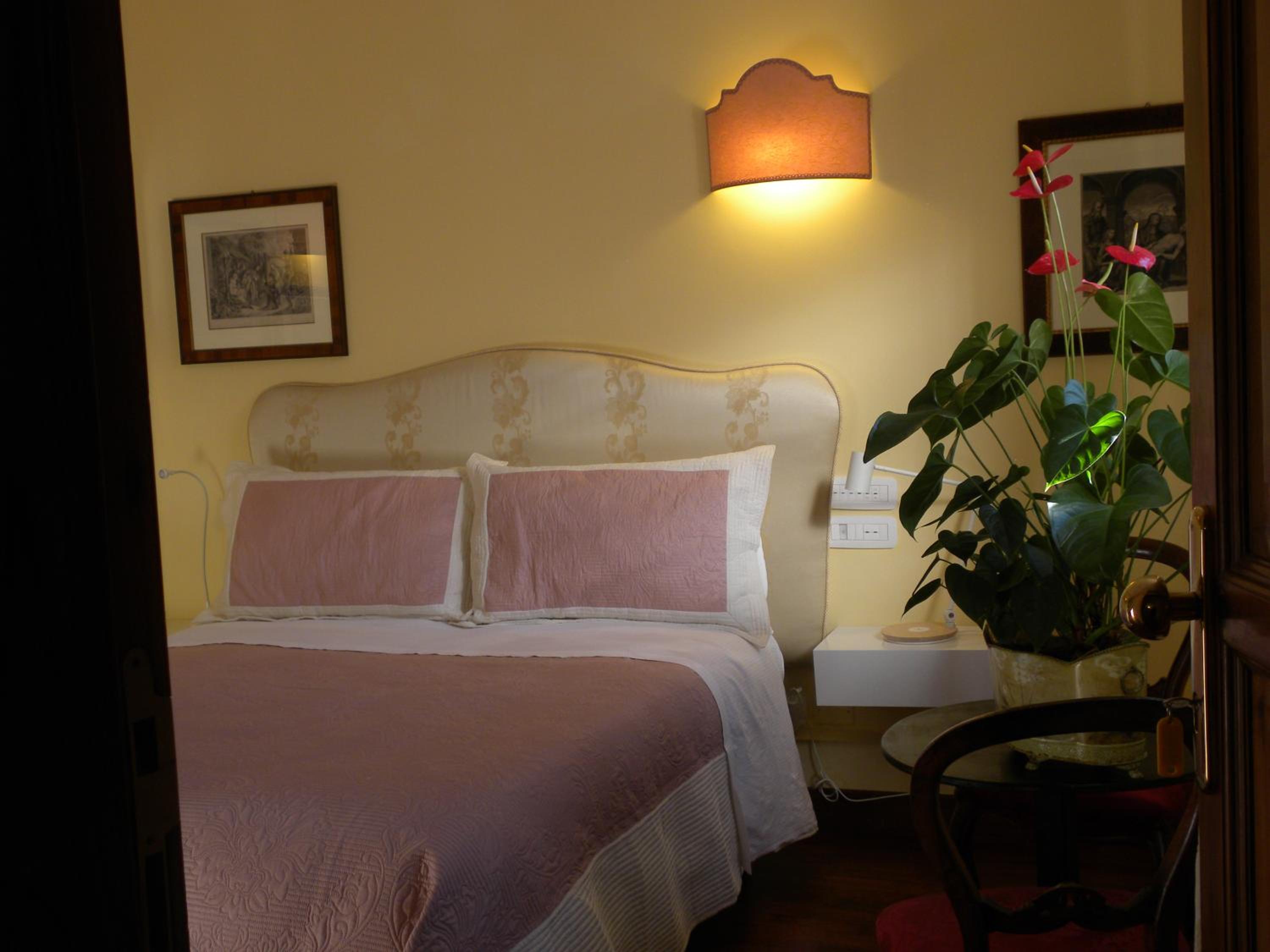 Standard Double Room - Photo 4