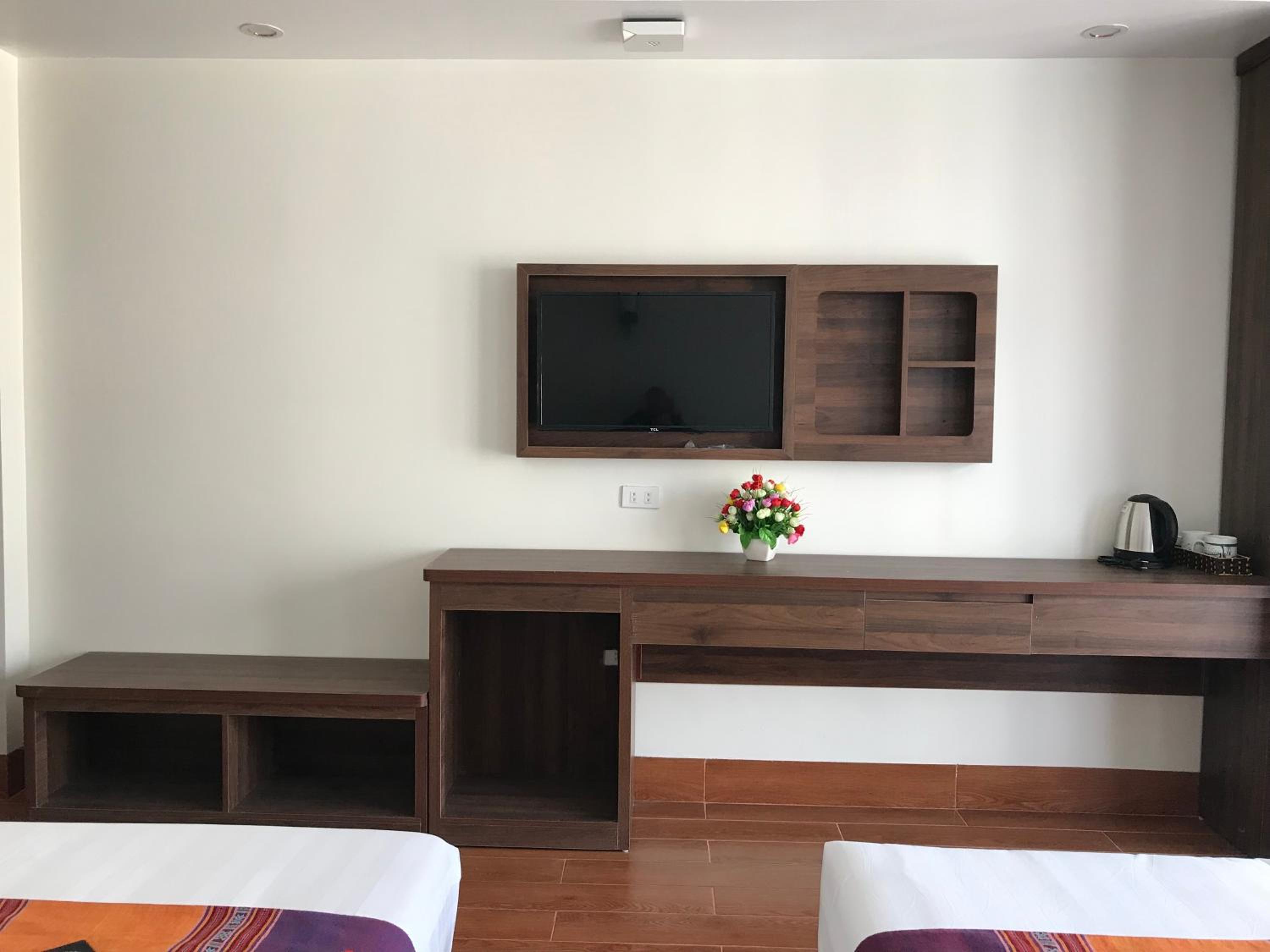 Standard Family Room - Photo 5