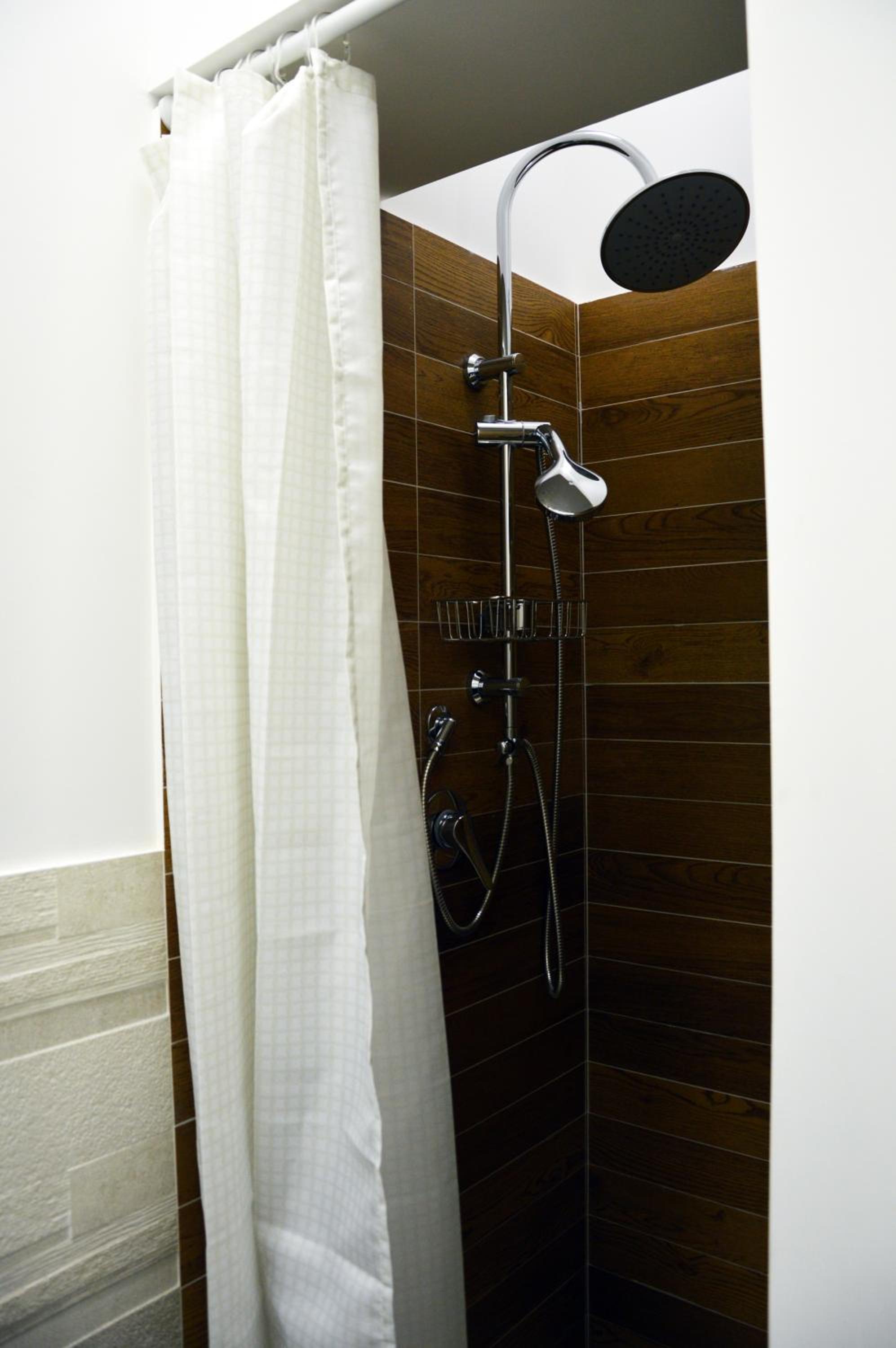 Junior Suite with Balcony - Photo 16