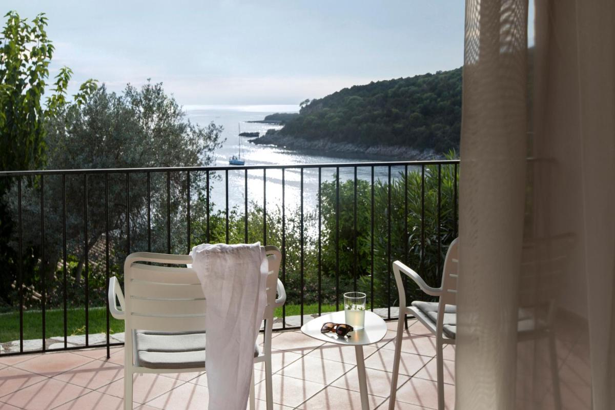 One-Bedroom Suite with Sea View - Photo 5