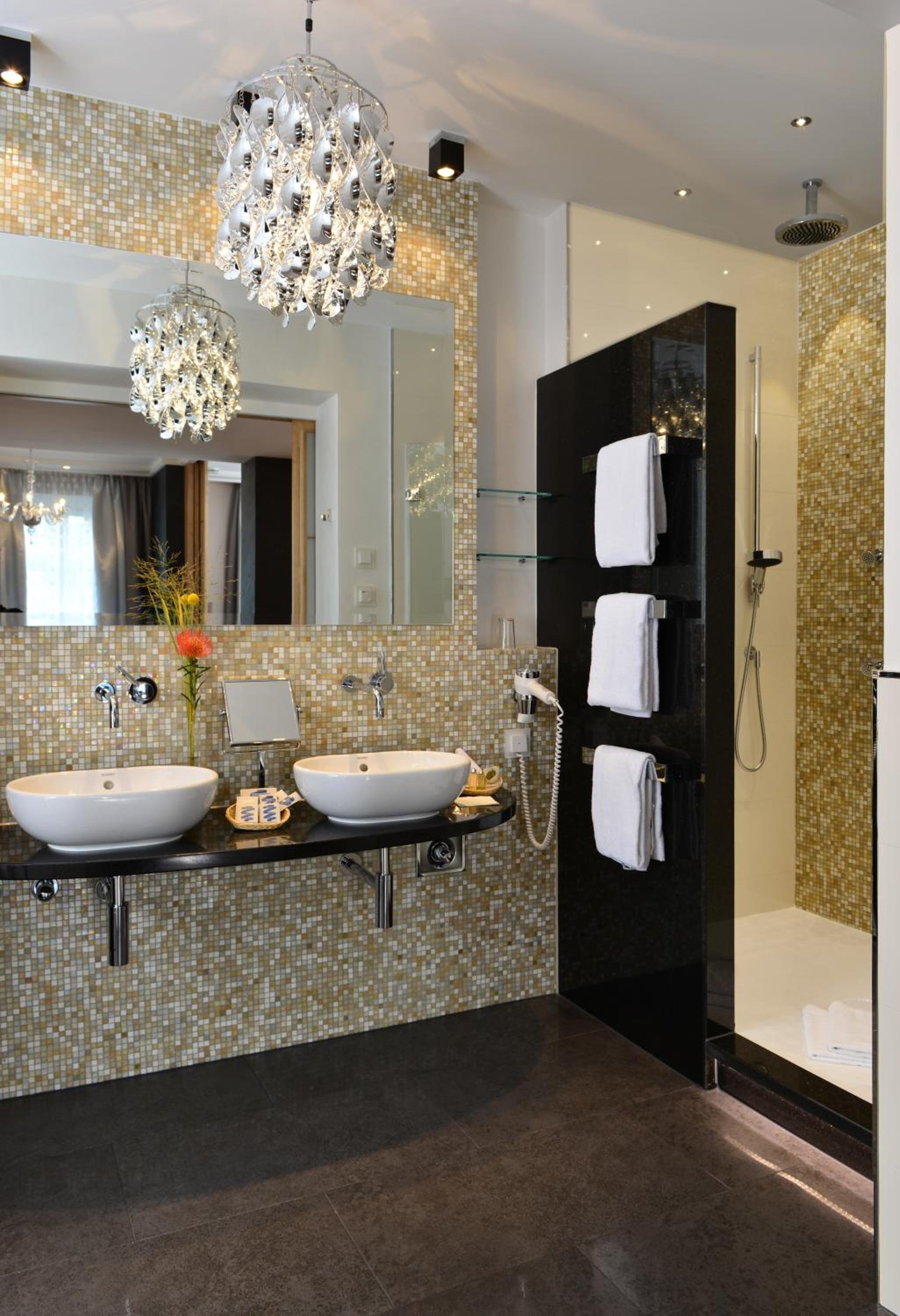 Suite - Photo 3