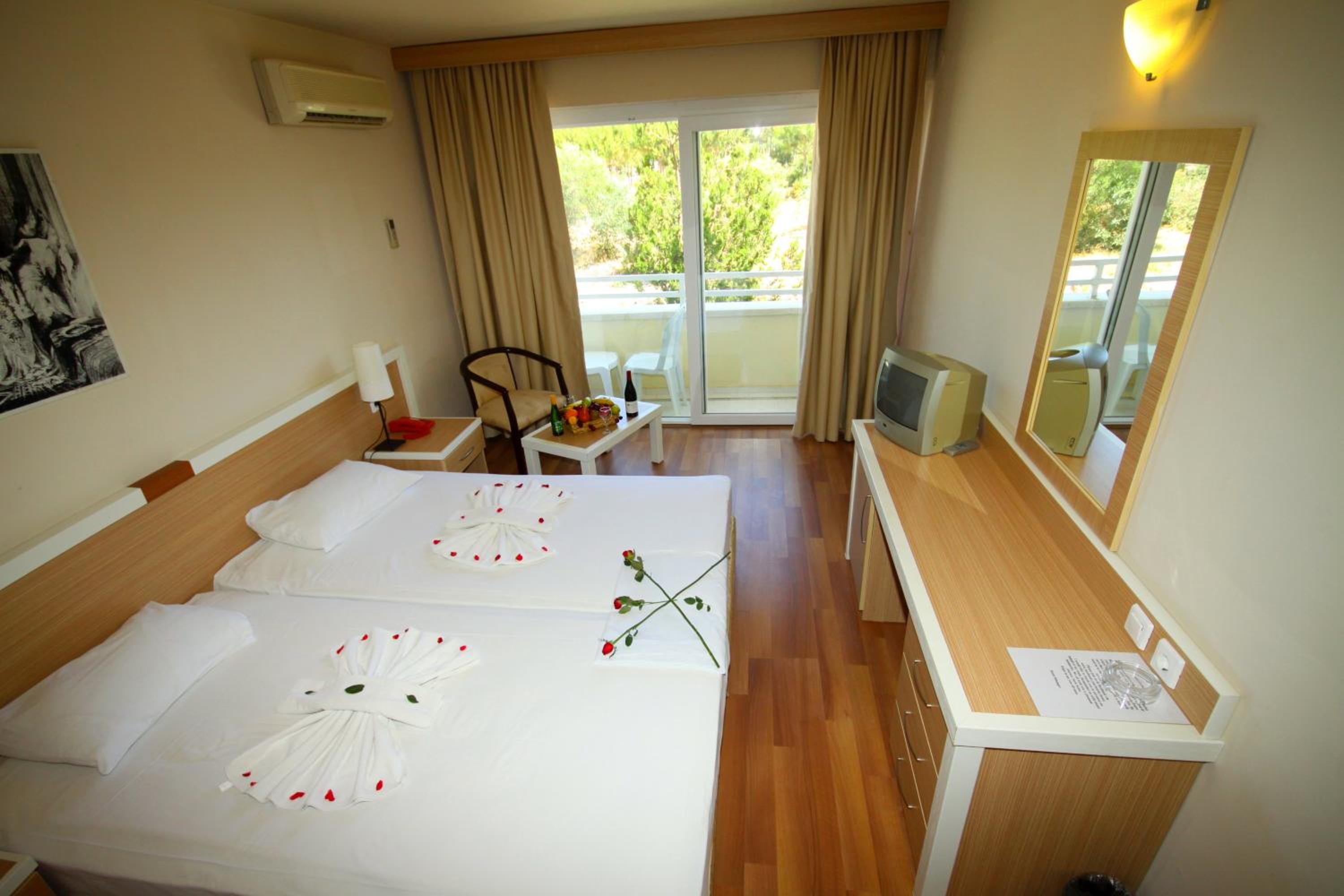 Standard Single Room with Land View photo 2