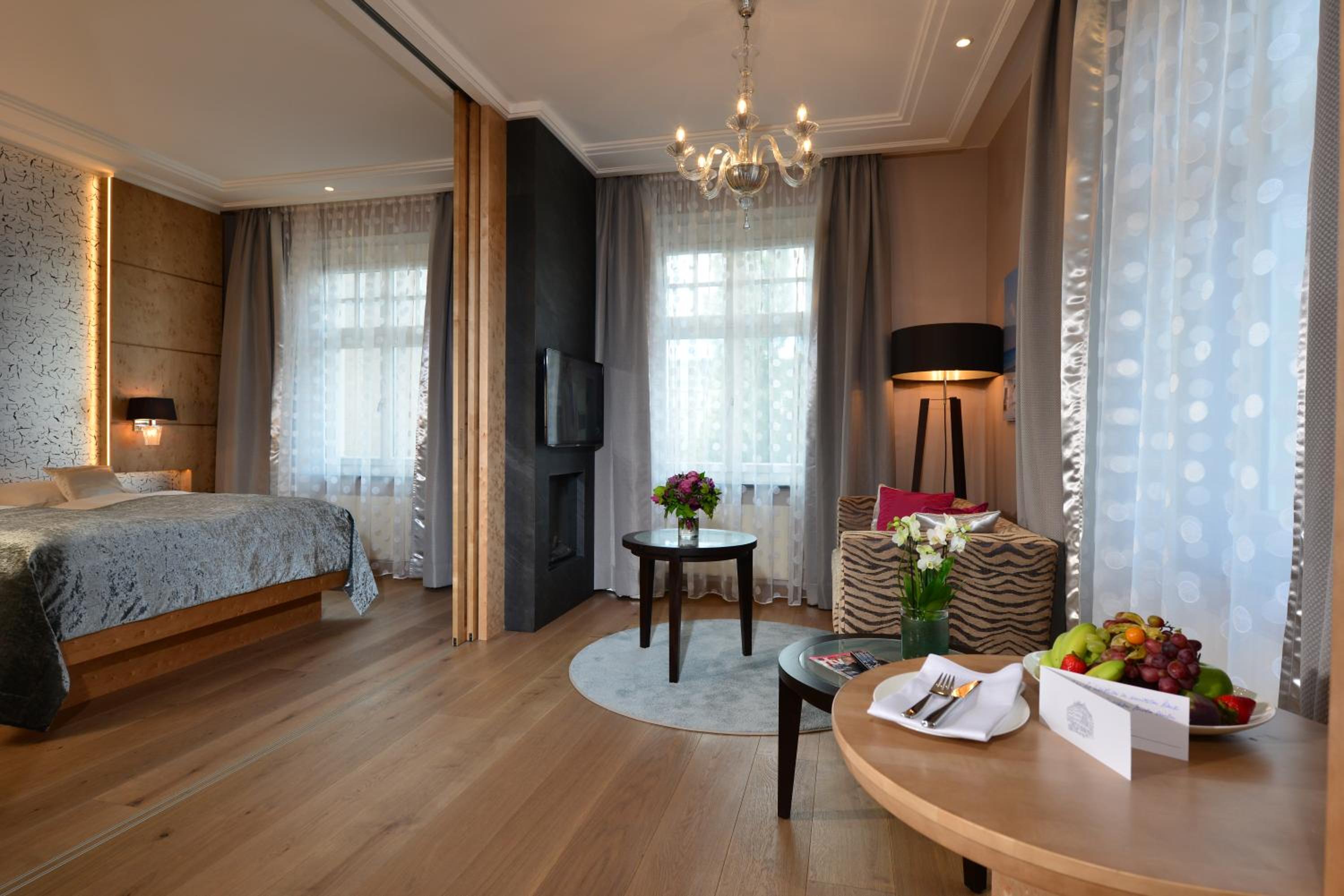 Suite - Photo 9