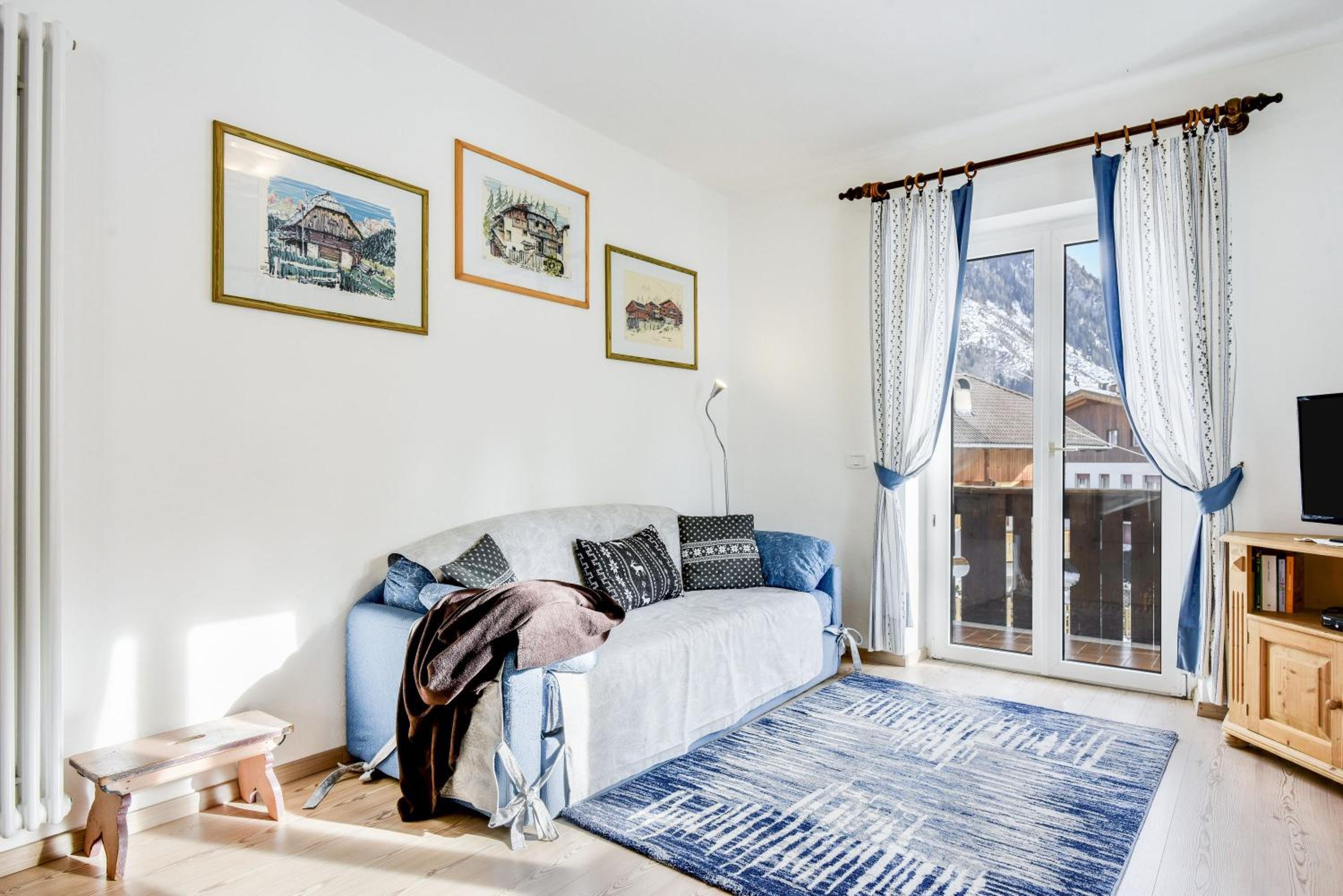 Two-Bedroom Apartment with Mountain View