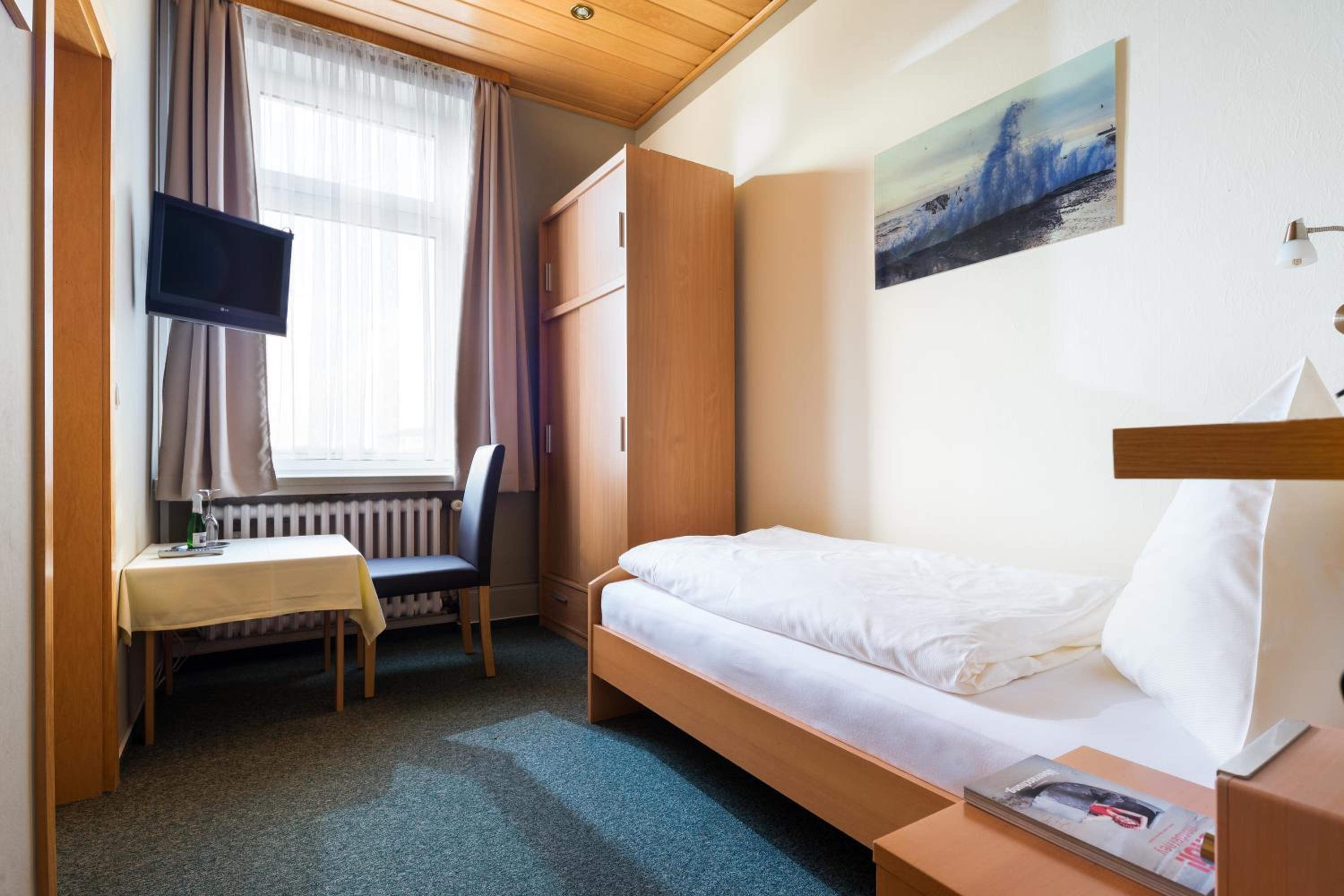 Single Room with Park View 2