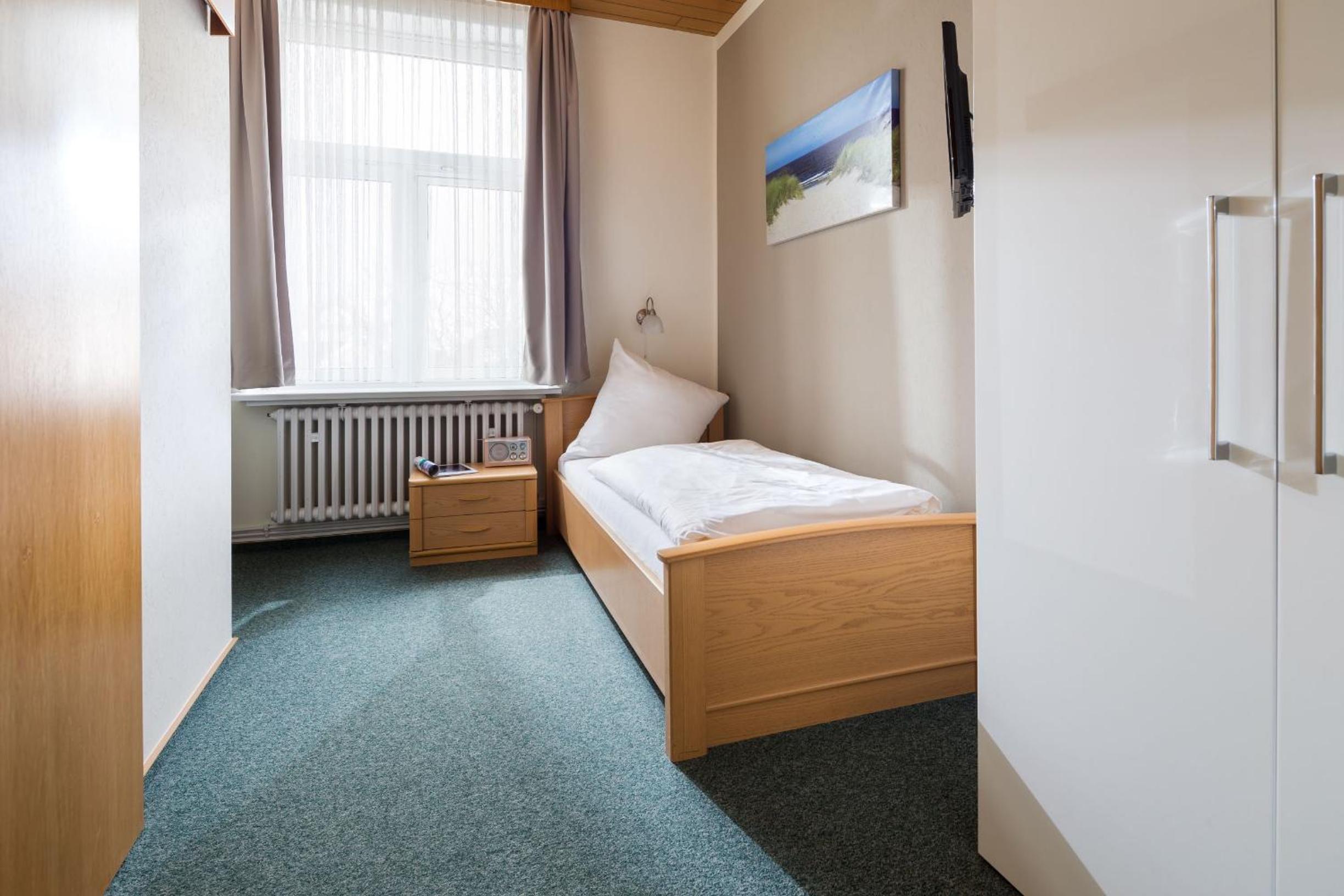 Standard Single Room with Shower 7