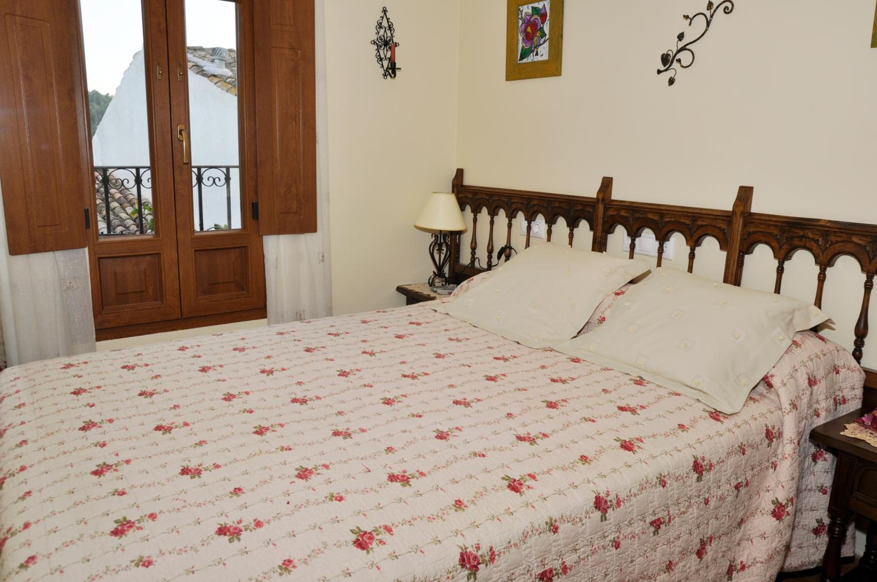 Apartment with Mountain View - Photo 3
