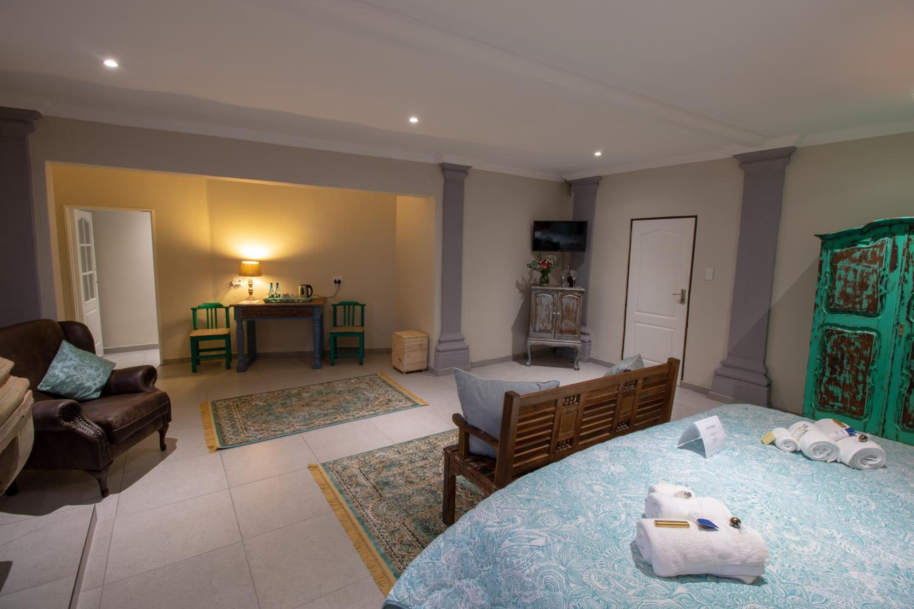 Comfort King Room photo 2