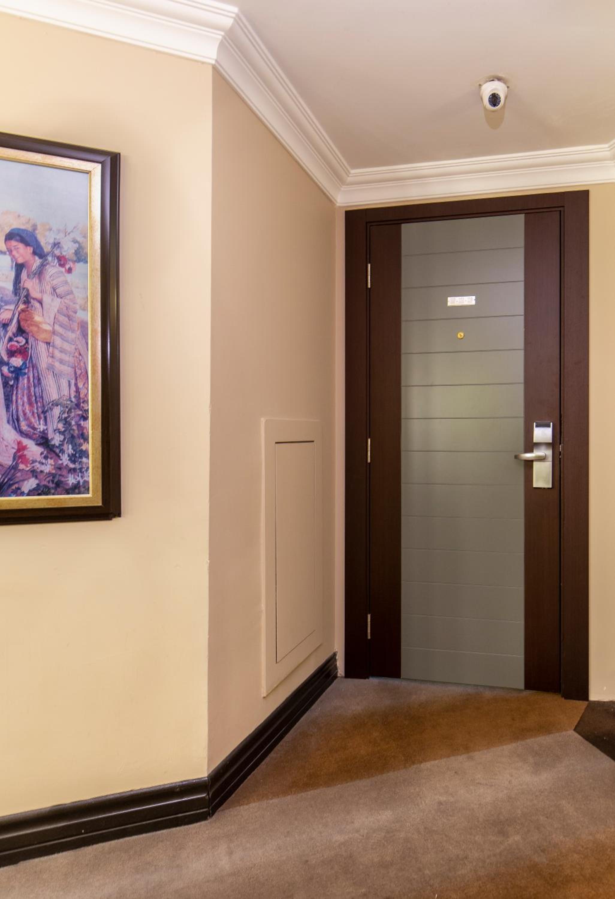 Standard Family Room - Photo 3
