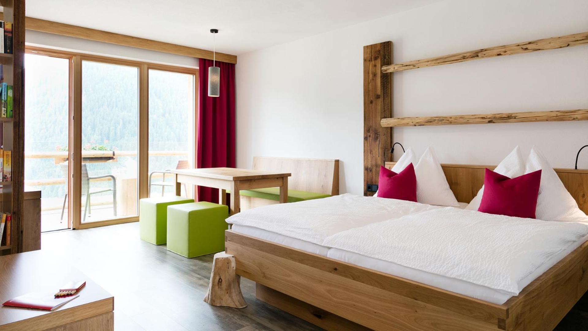 Family Suite with Balcony (4 Adults + 2 Children) photo 1