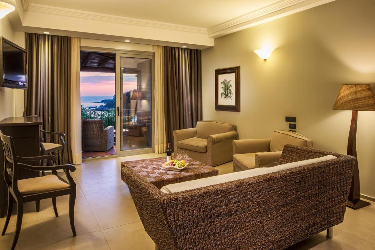 One-Bedroom Suite with Sea View - Photo 3