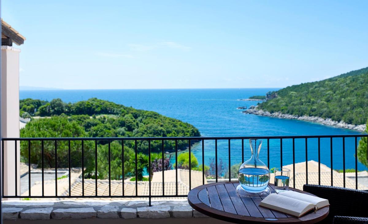 Double or Twin Room with Sea View - Photo 6