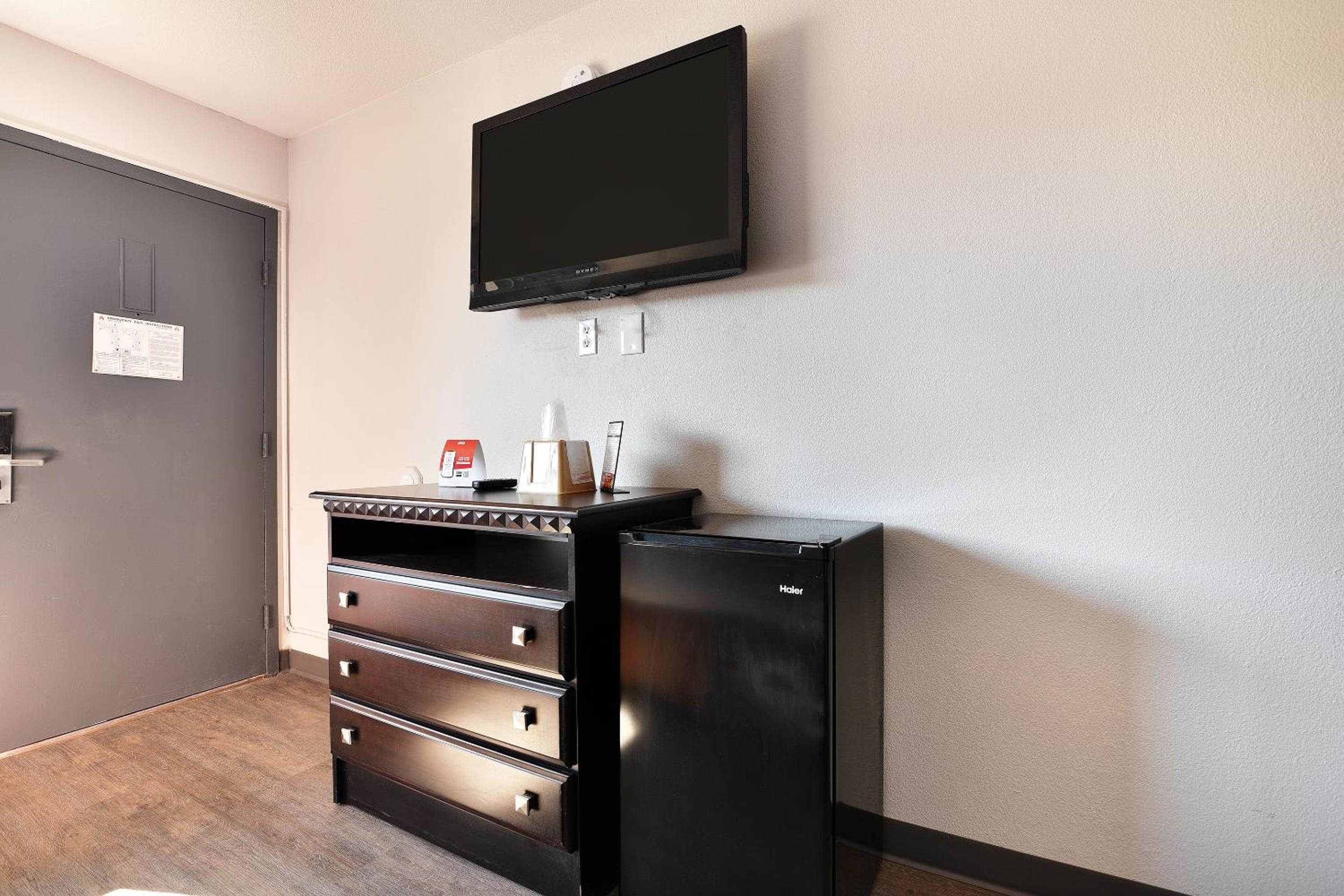 Premium King Bed - Photo 7