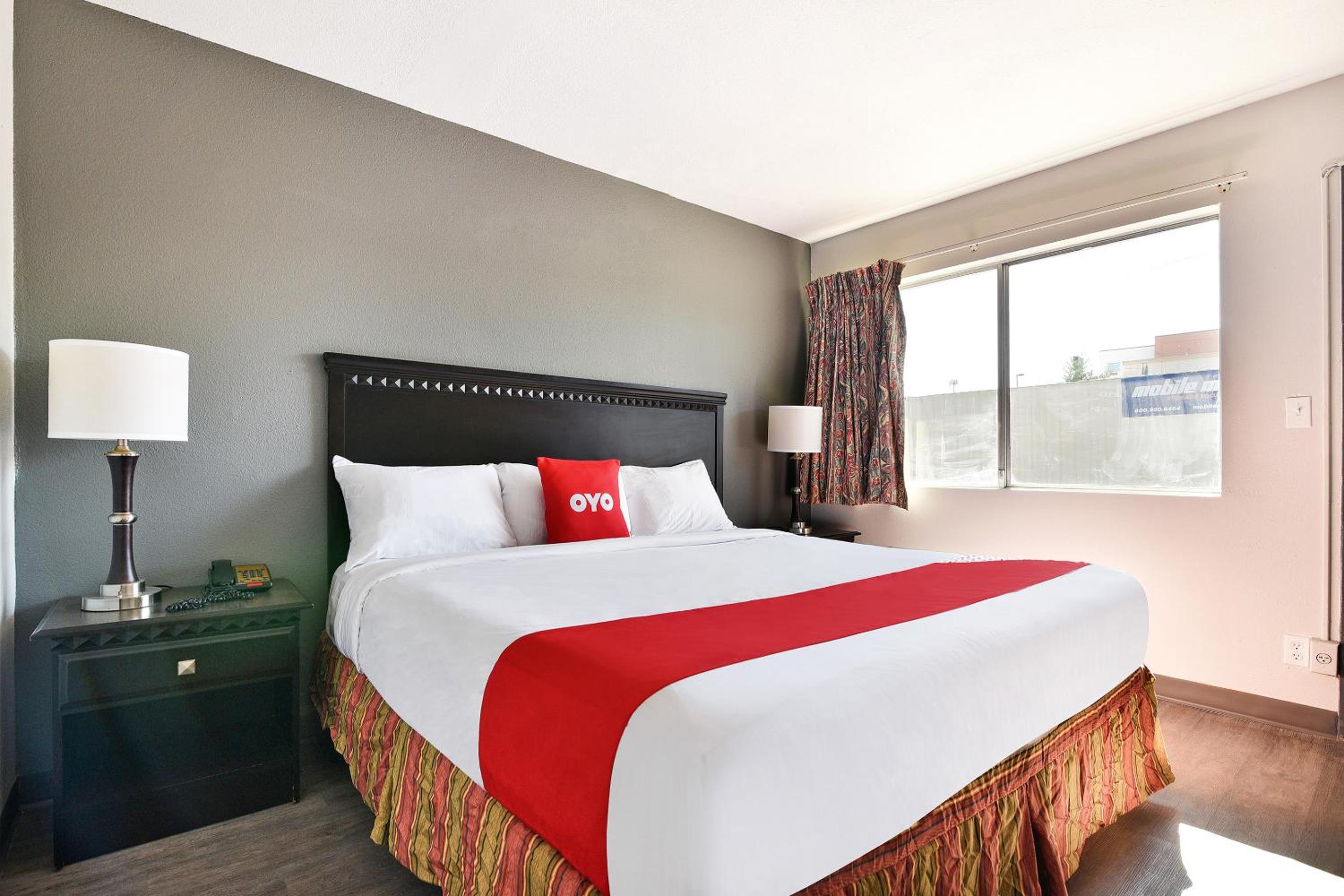 Premium King Bed - Photo 1