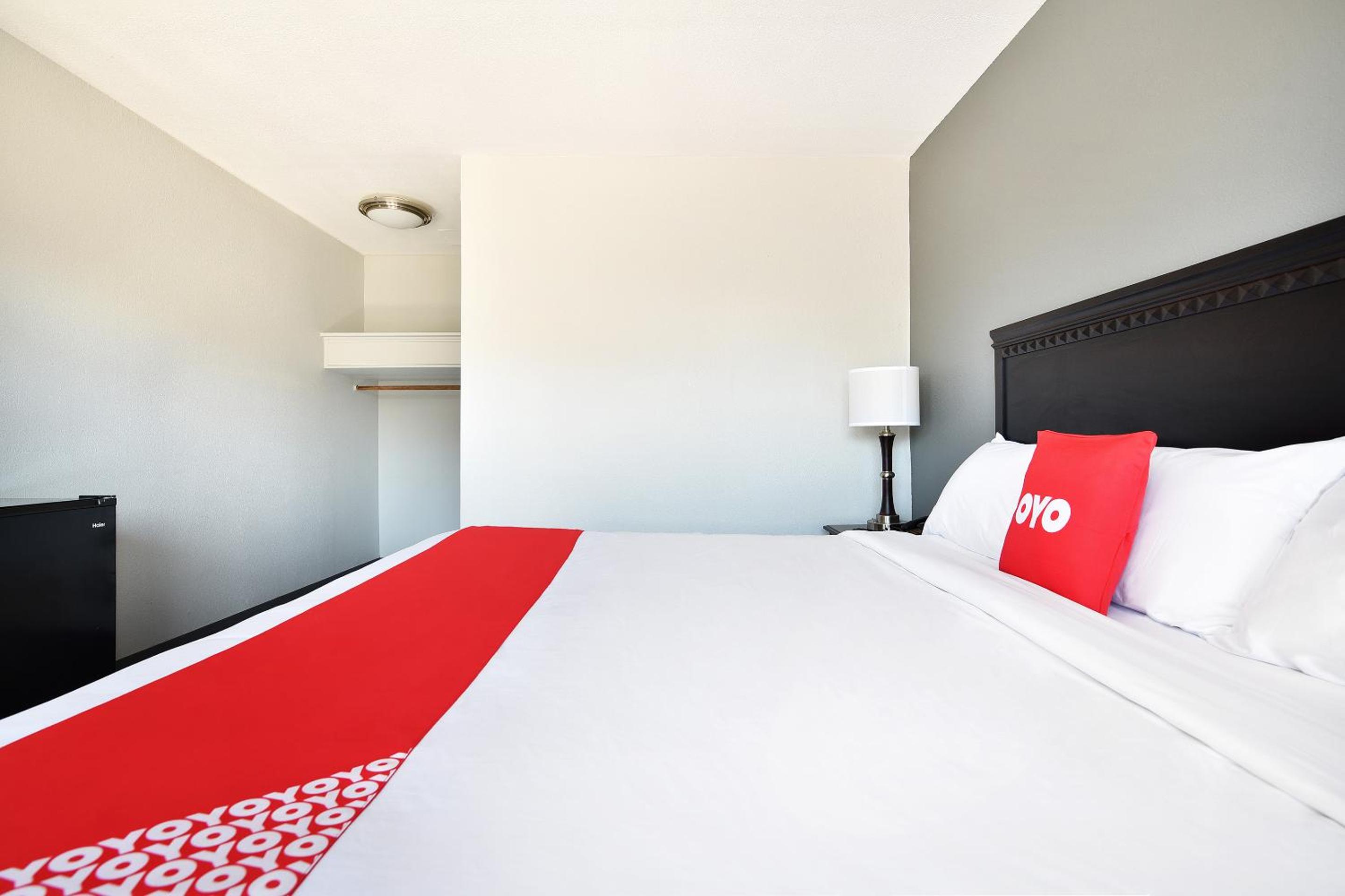 Premium King Bed - Photo 8