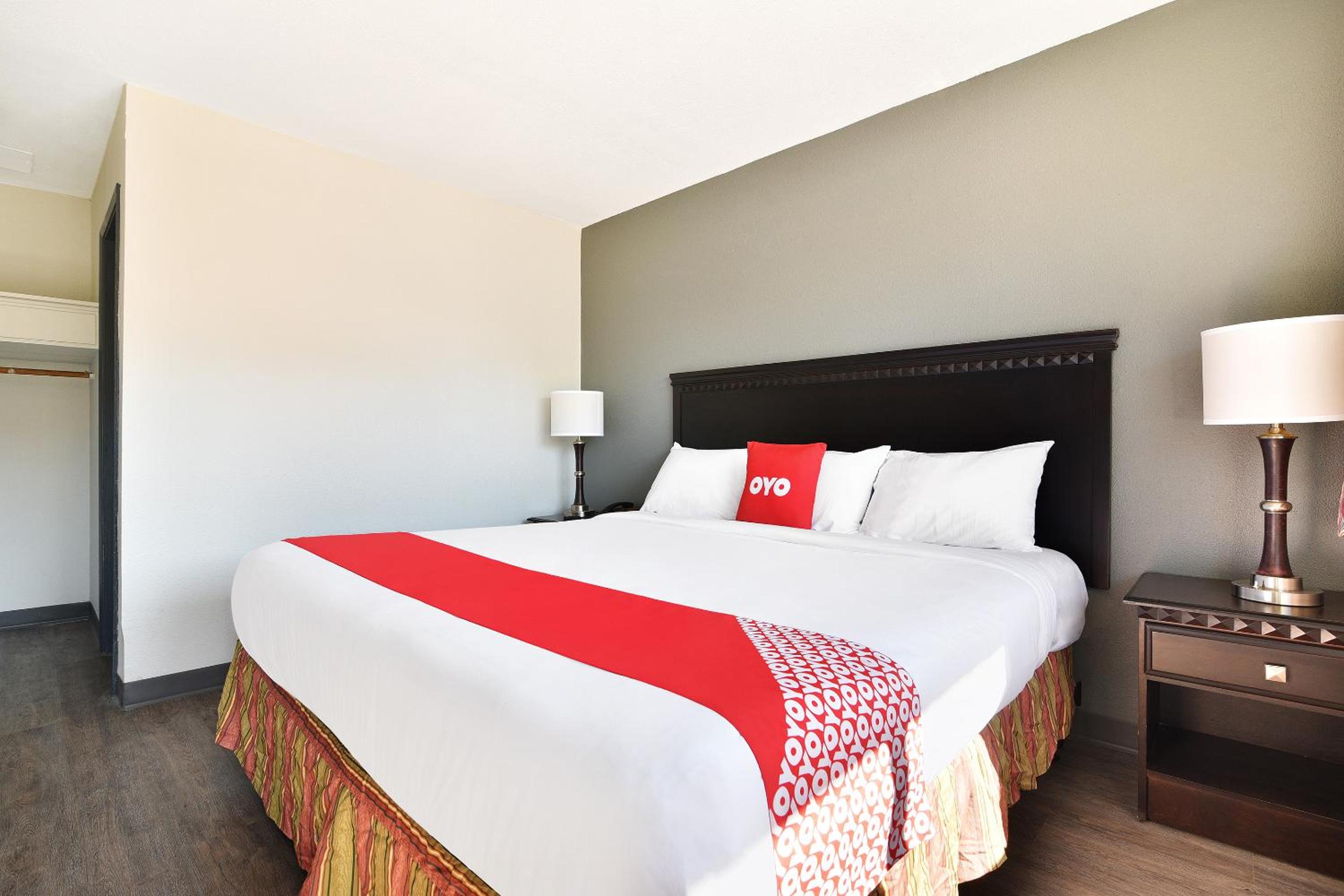 Premium King Bed - Photo 5