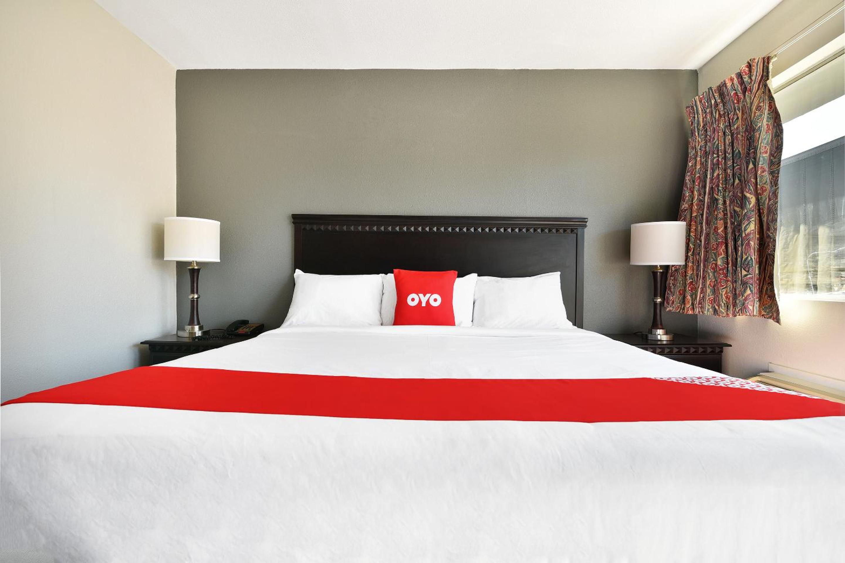 Premium King Bed - Photo 6