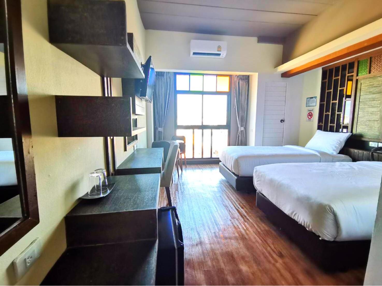 Standard Twin Room - Photo 8
