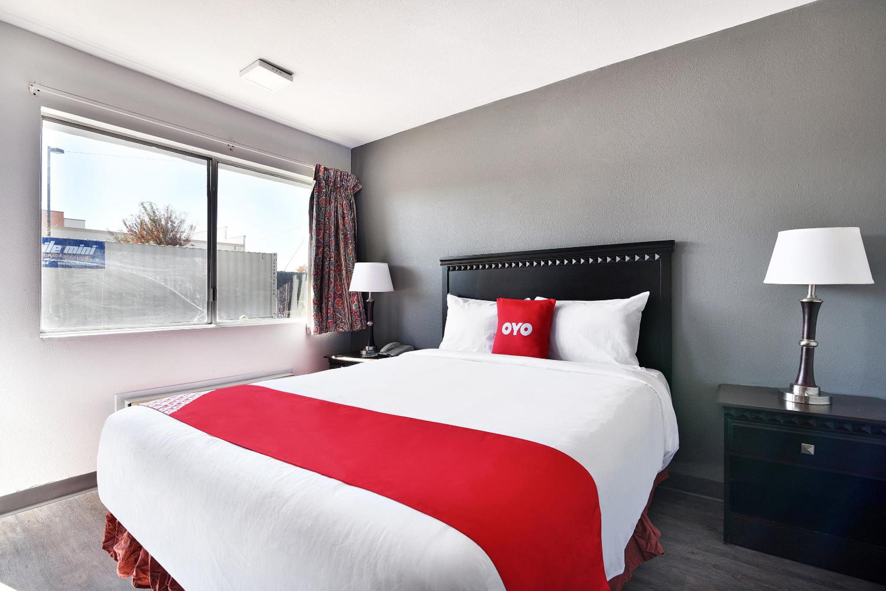 Premium Queen Bed Smoking - Photo 2