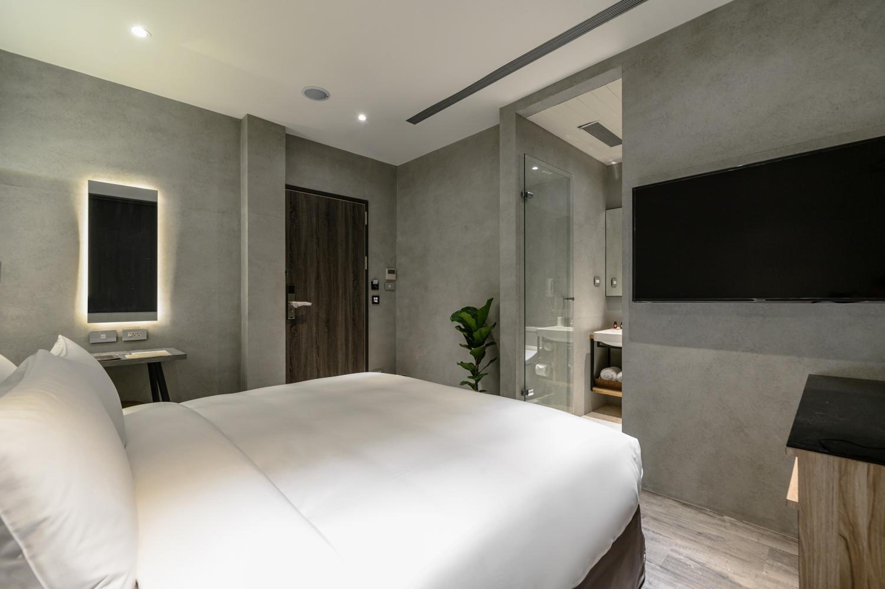 Standard Double Room - Photo 6