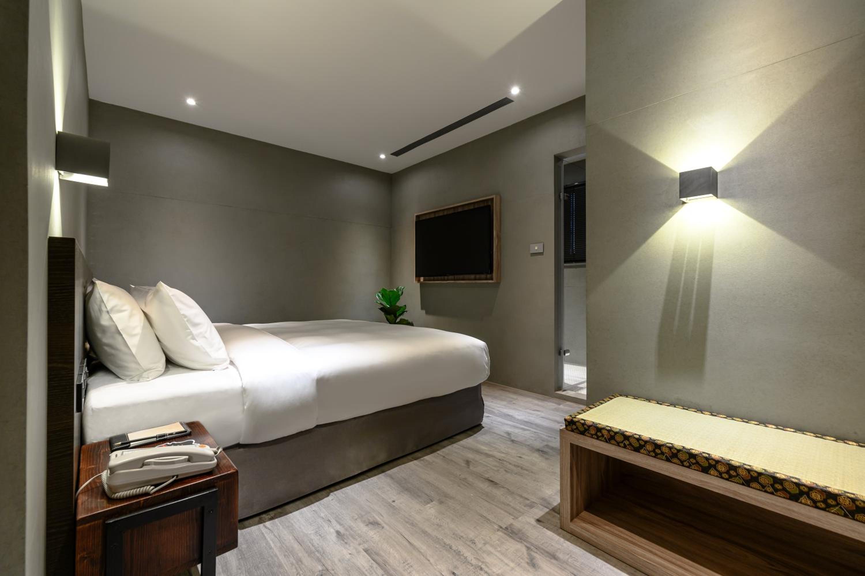 Classic Double Room - Photo 8