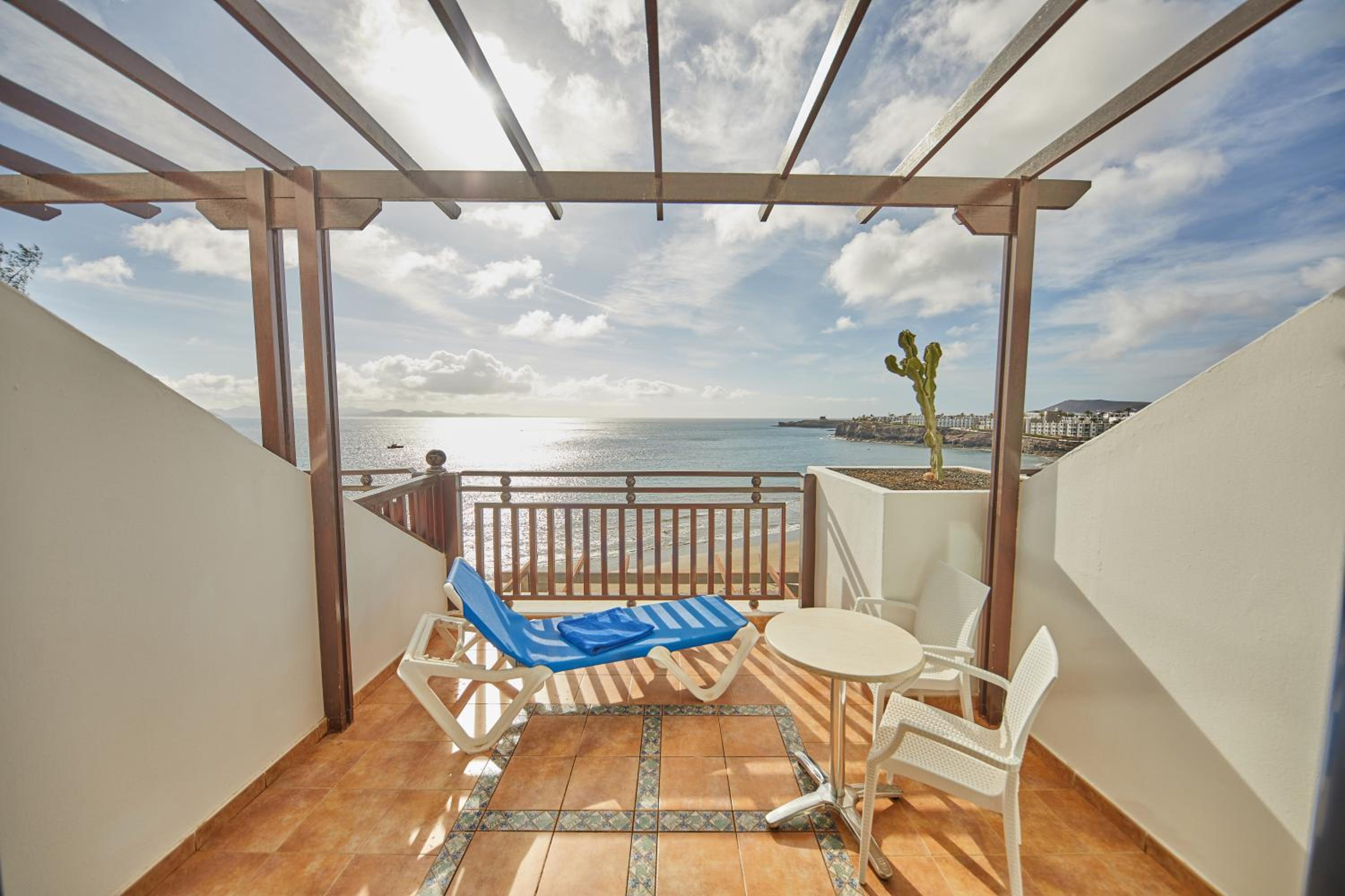 Suite Junior con vista al mar (2 adultos) Suite Junior con vista al mar (2 adultos)