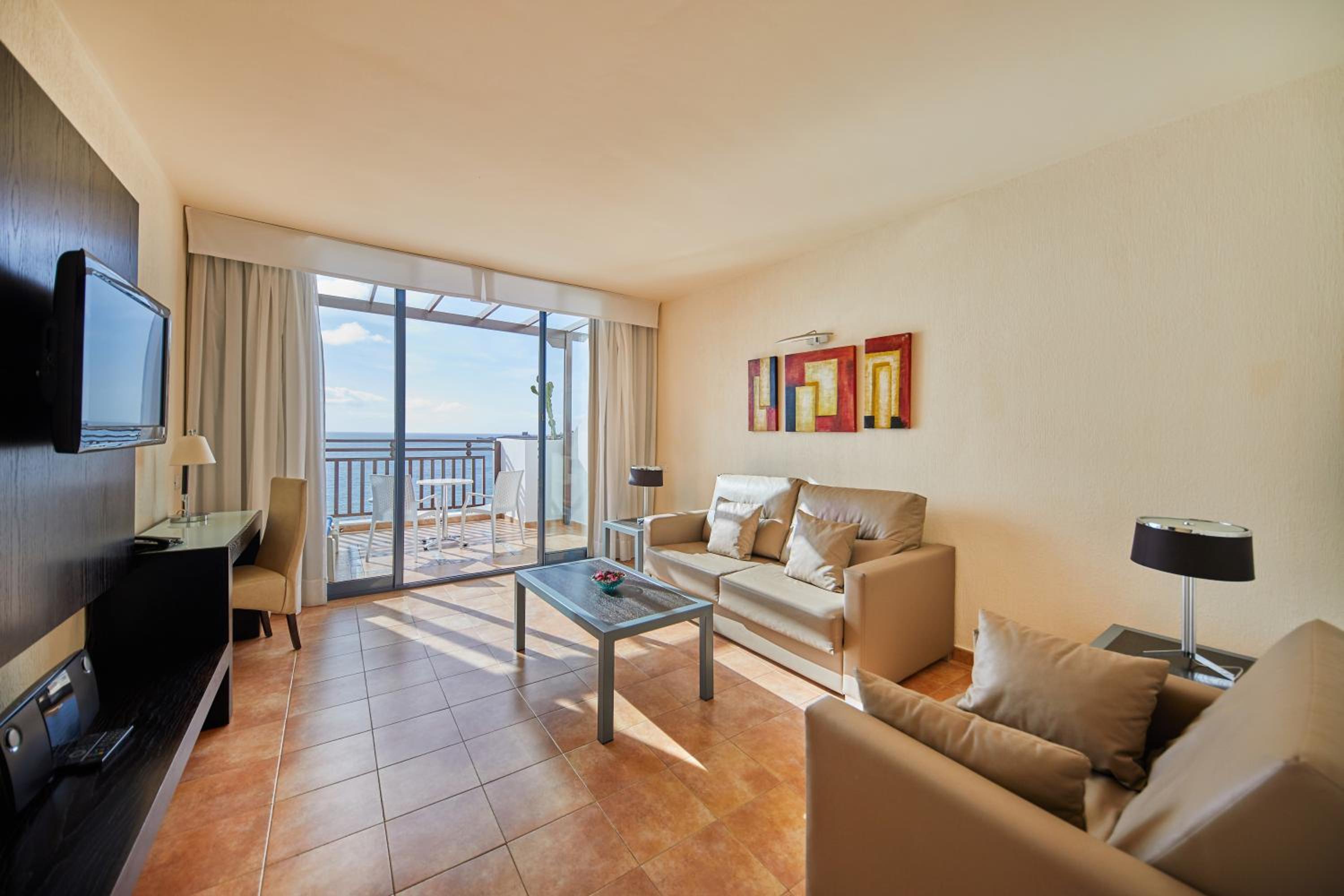 Suite Junior con vista al mar (2 adultos) Suite Junior con vista al mar (2 adultos)