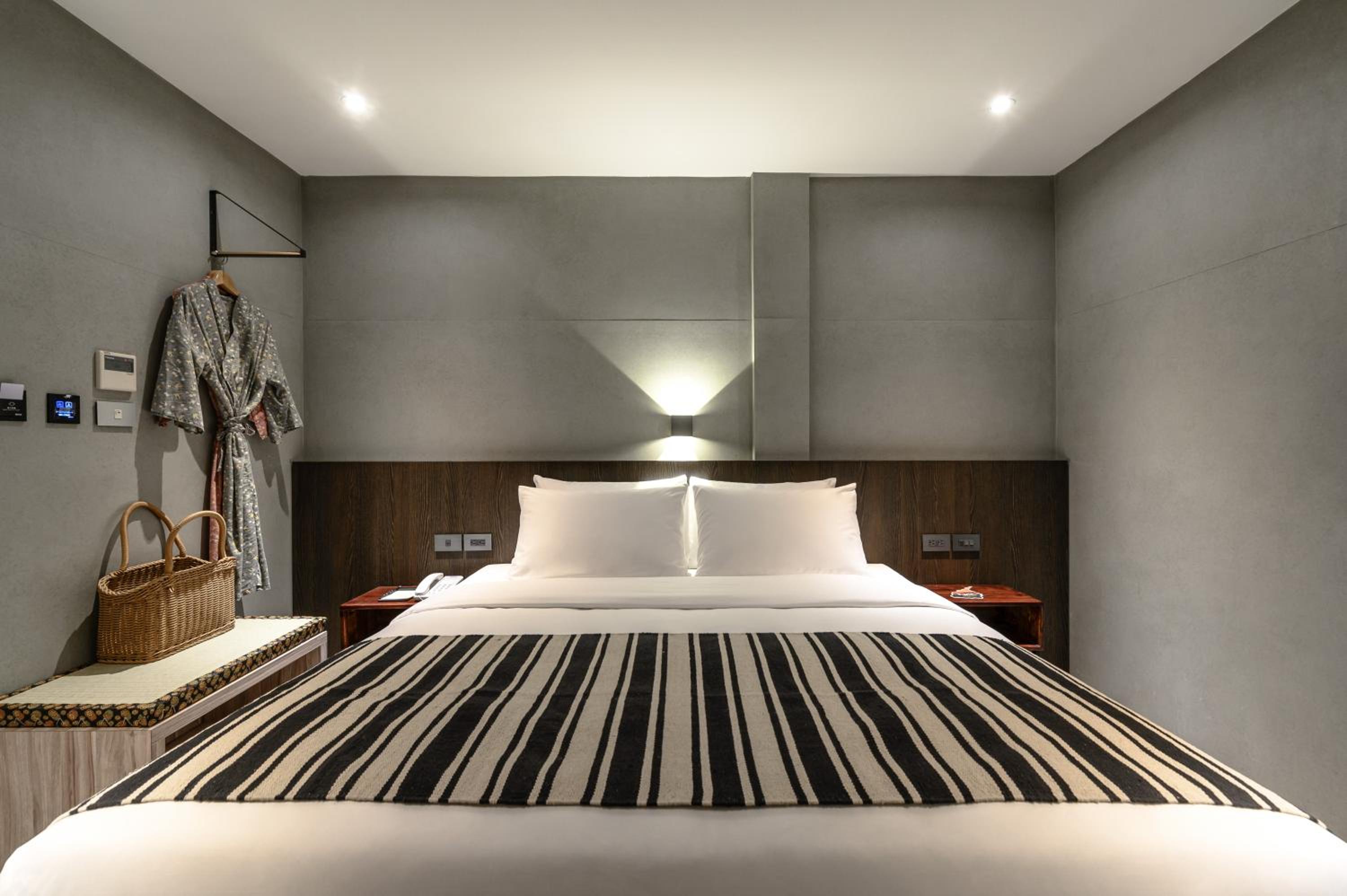 Deluxe Double Room - Photo 9