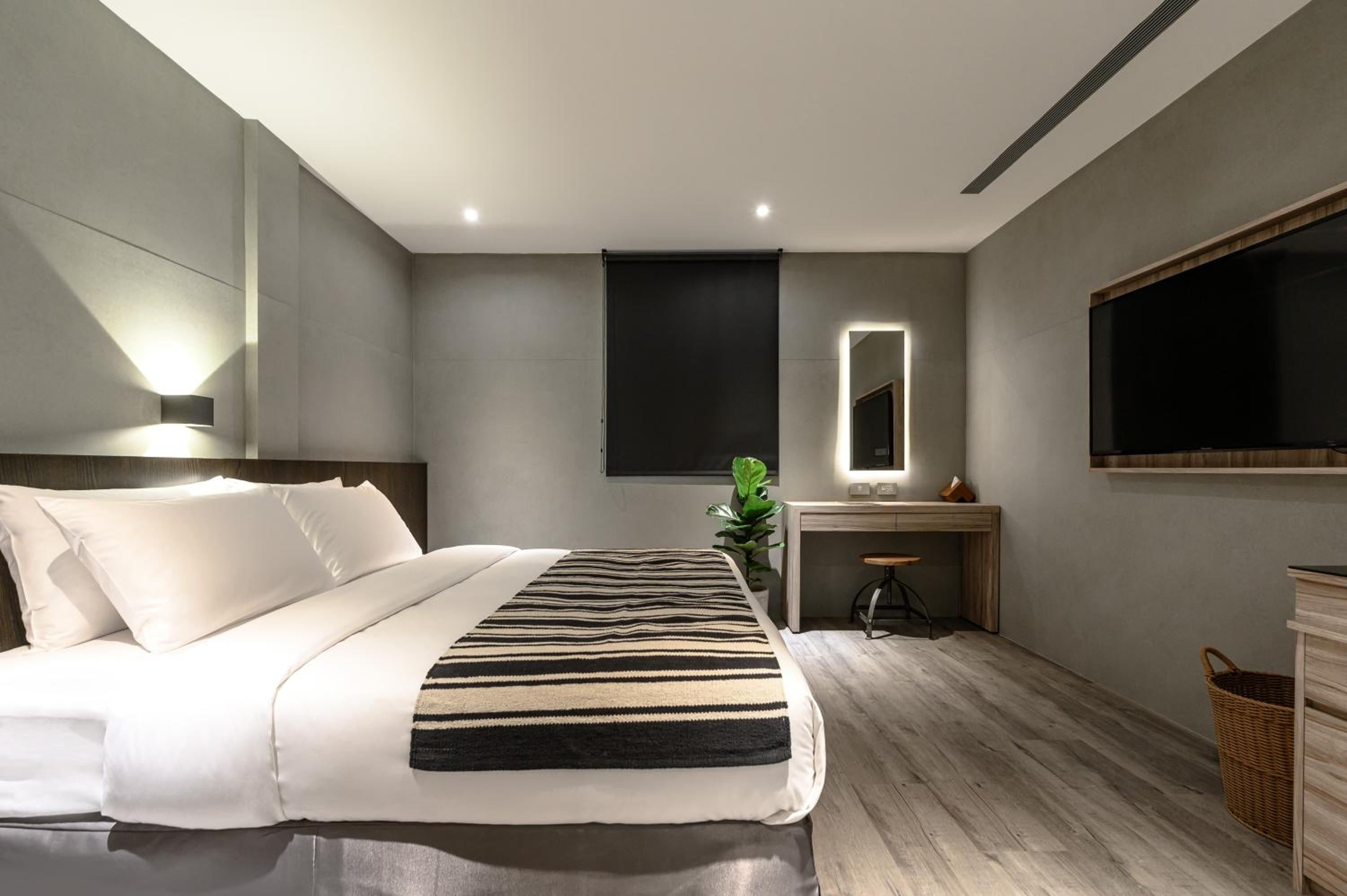 Deluxe Double Room - Photo 8
