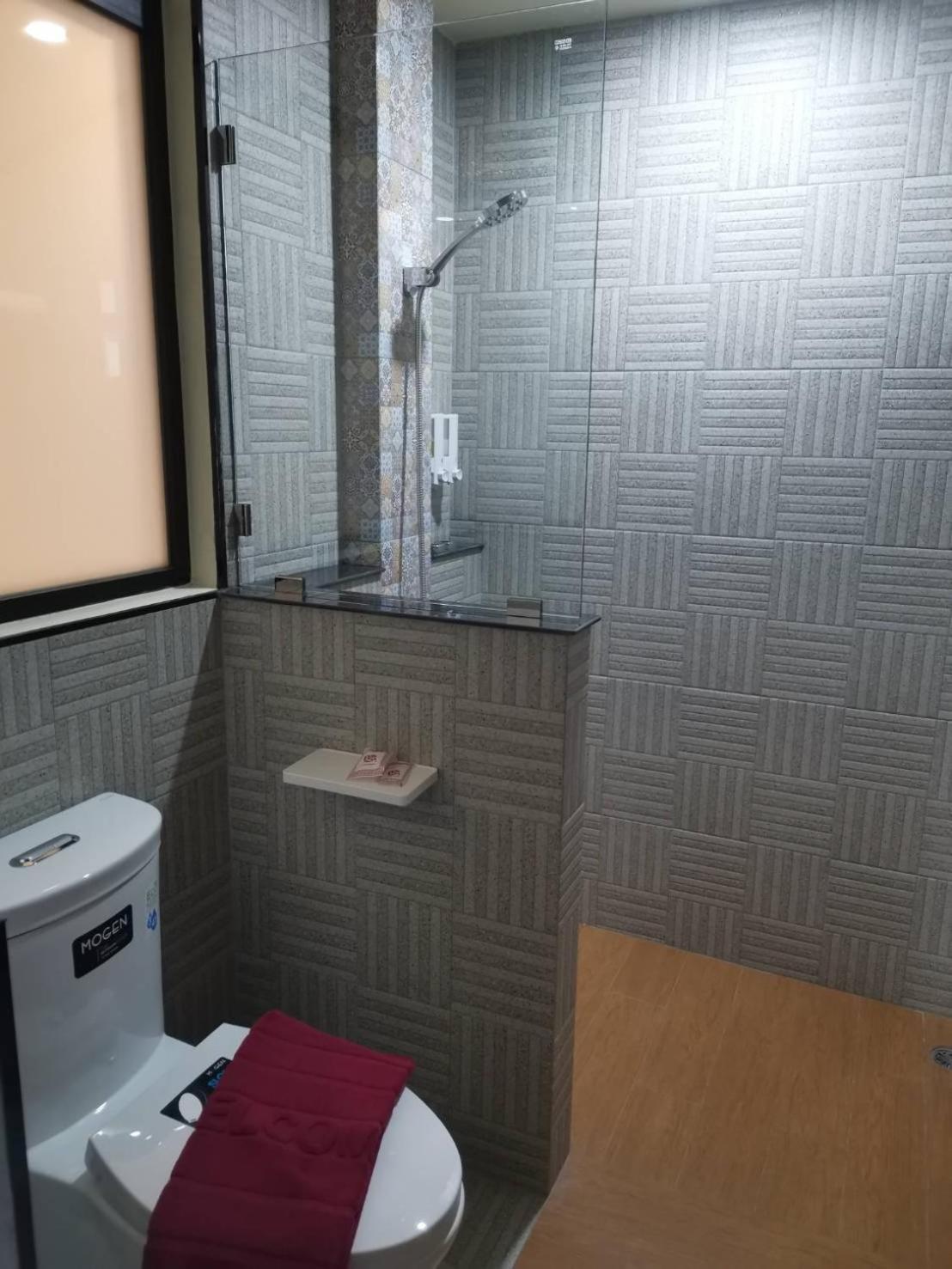 Standard Double Room - Photo 13