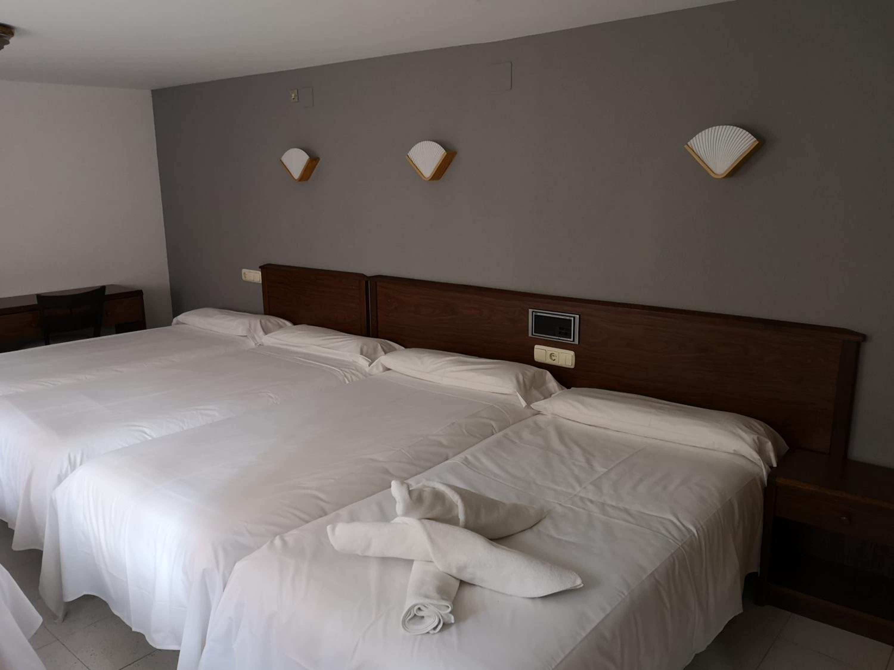 Classic Quadruple Room - Photo 4
