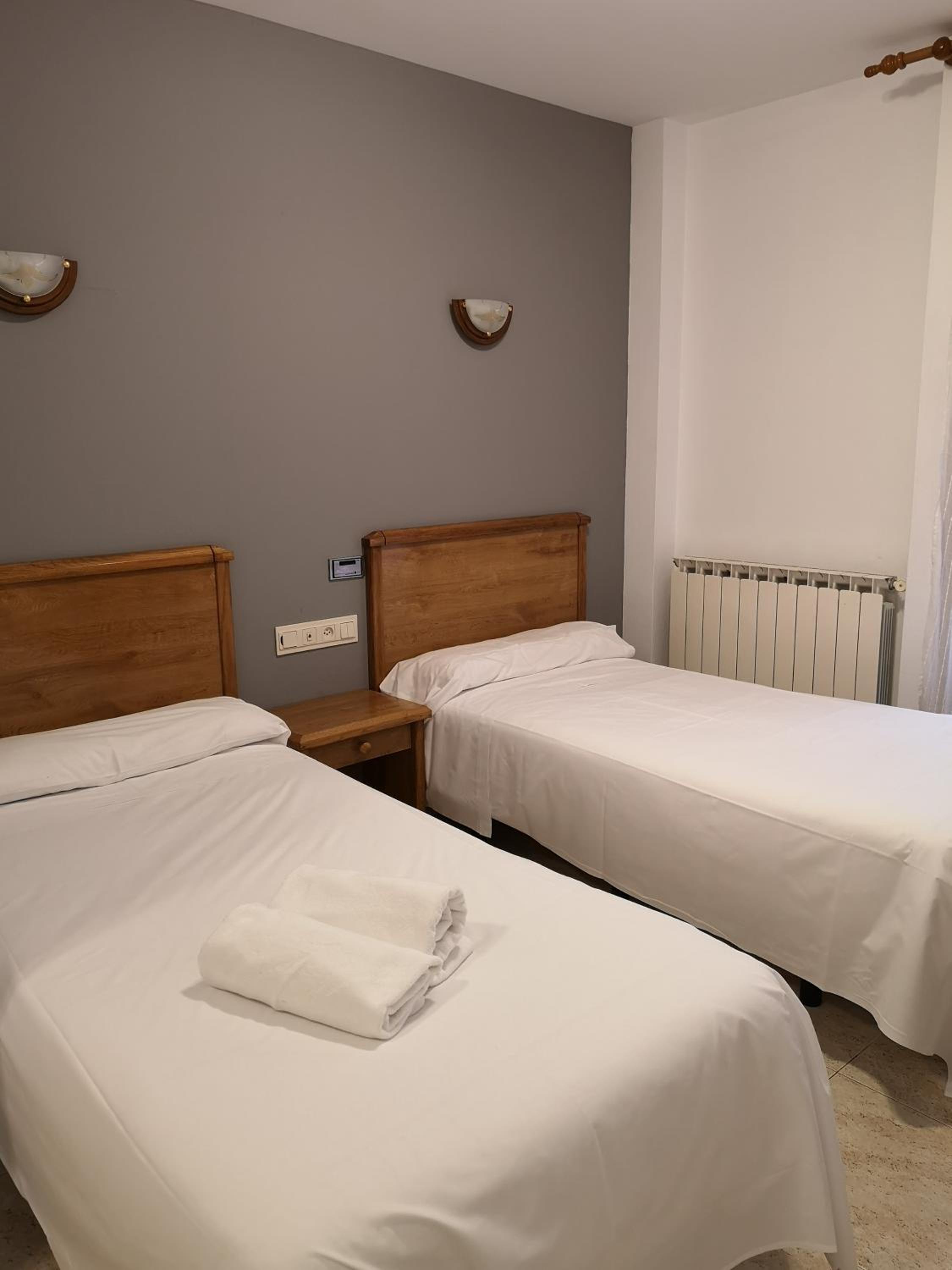 Double or Twin Room - Photo 5